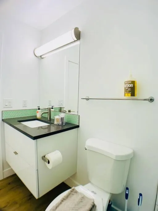 Intimate well appointed Studio w Pool