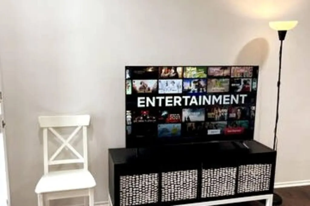 TV and multimedia in Hollywood Business Apartments