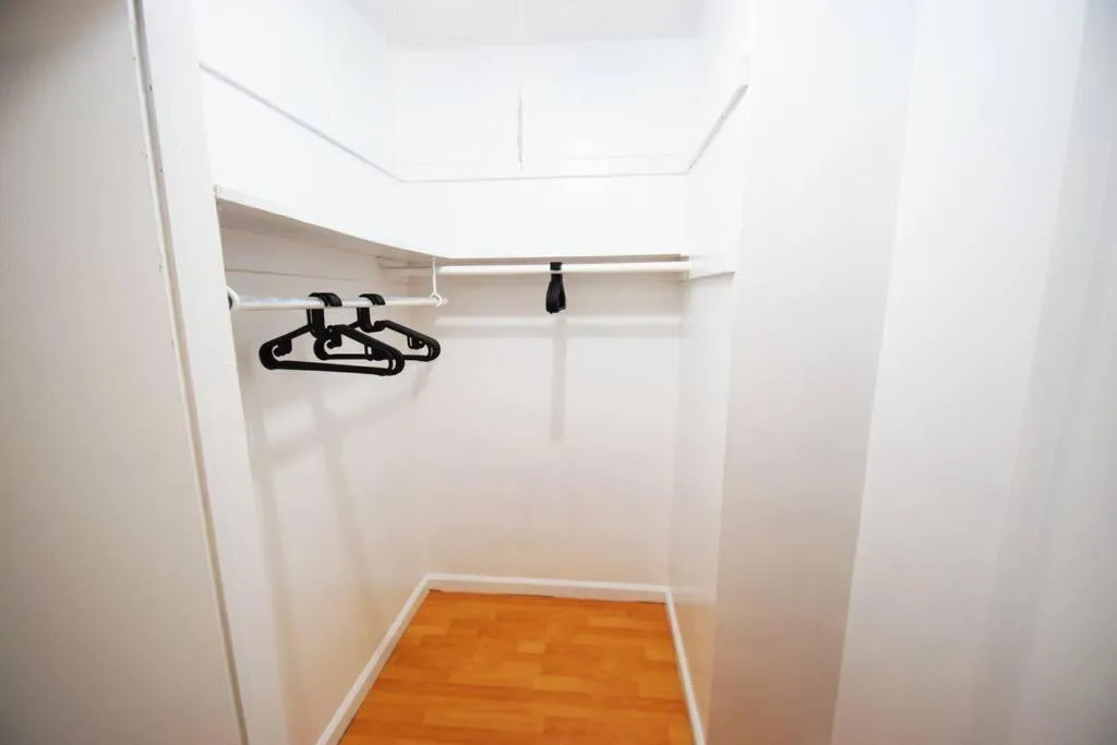 Bedroom in Hollywood Business Apartments