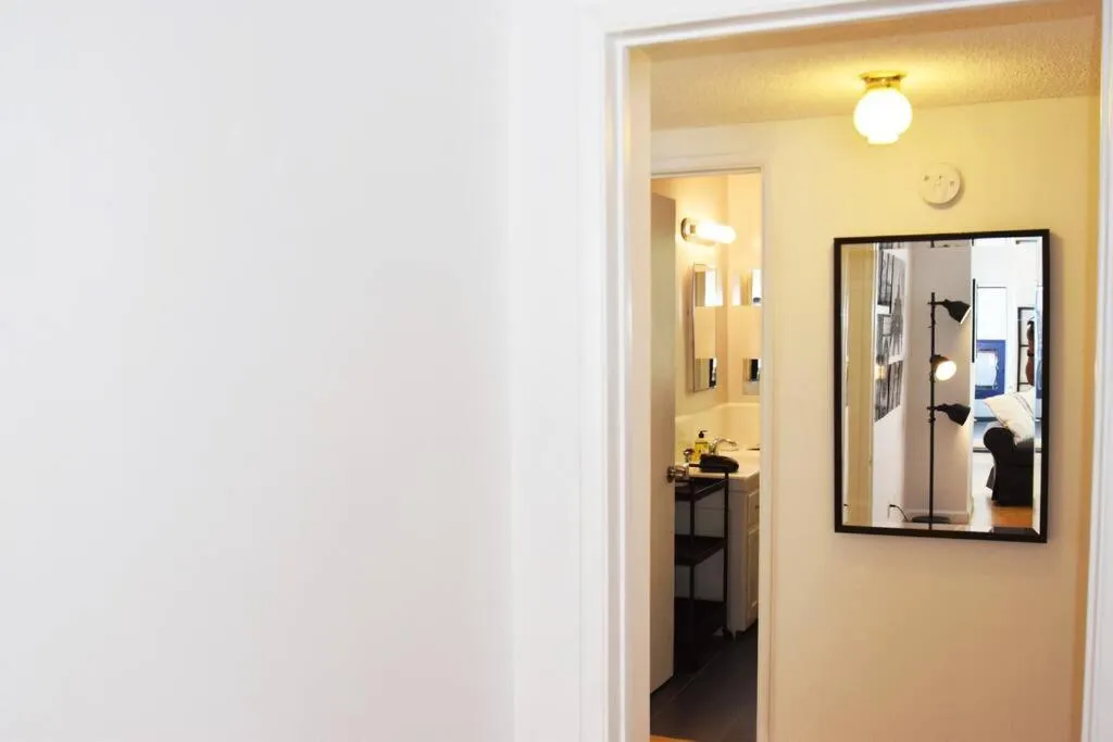 Bathroom in Hollywood Business Apartments