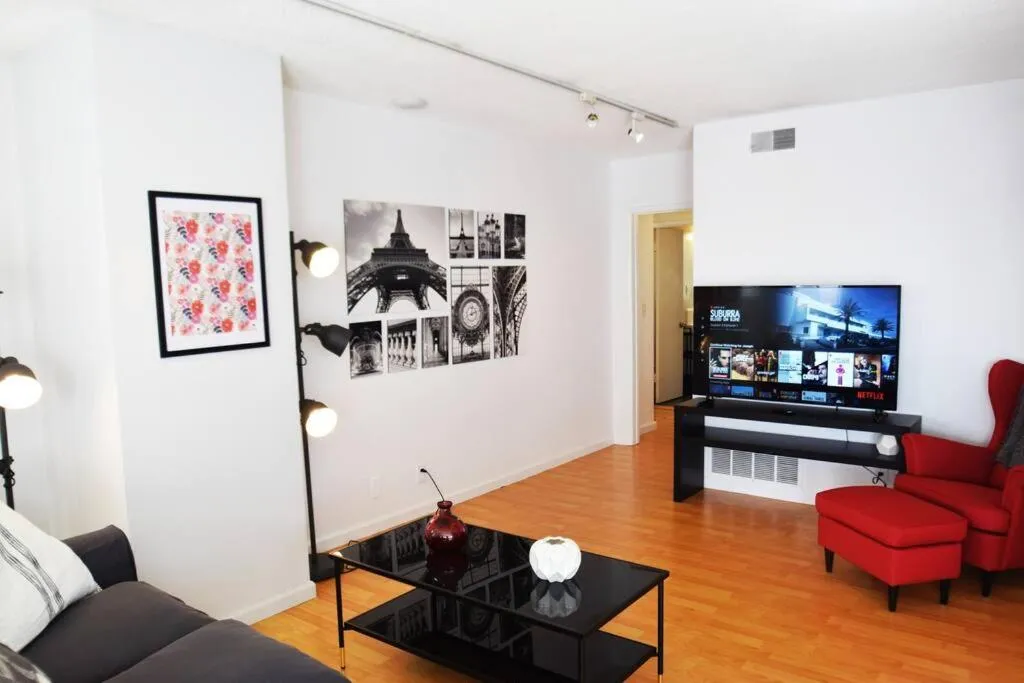 TV and multimedia in Hollywood Business Apartments