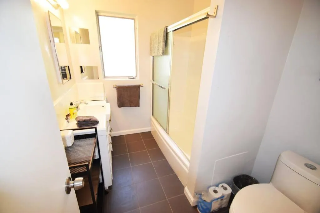 Bathroom in Hollywood Business Apartments