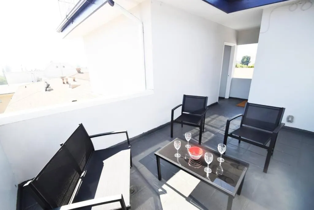 Seating area in Hollywood Business Apartments