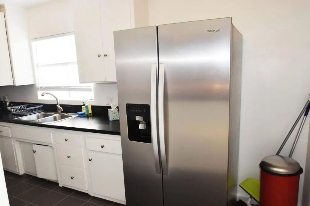 Kitchen or kitchenette in Hollywood Business Apartments