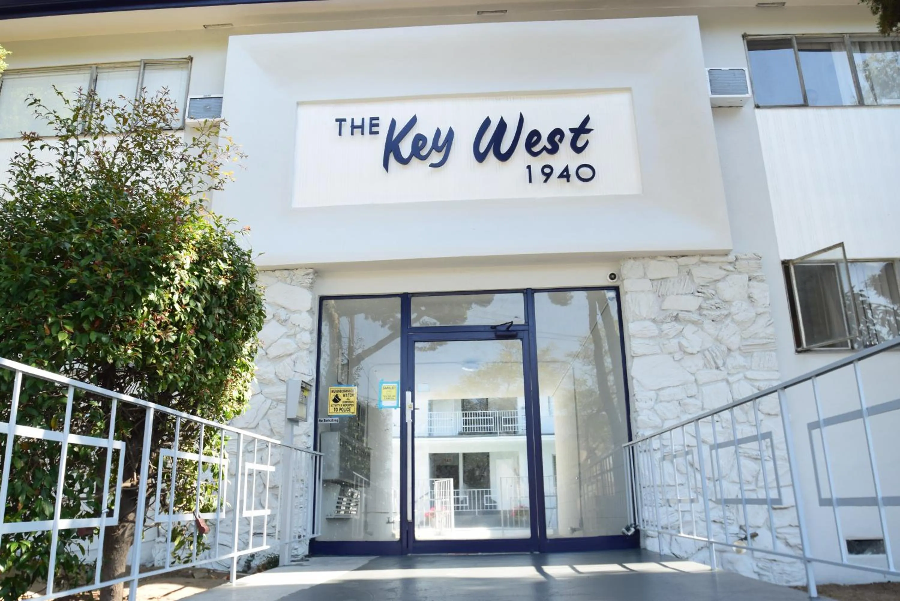 Property building in Hollywood Business Apartments