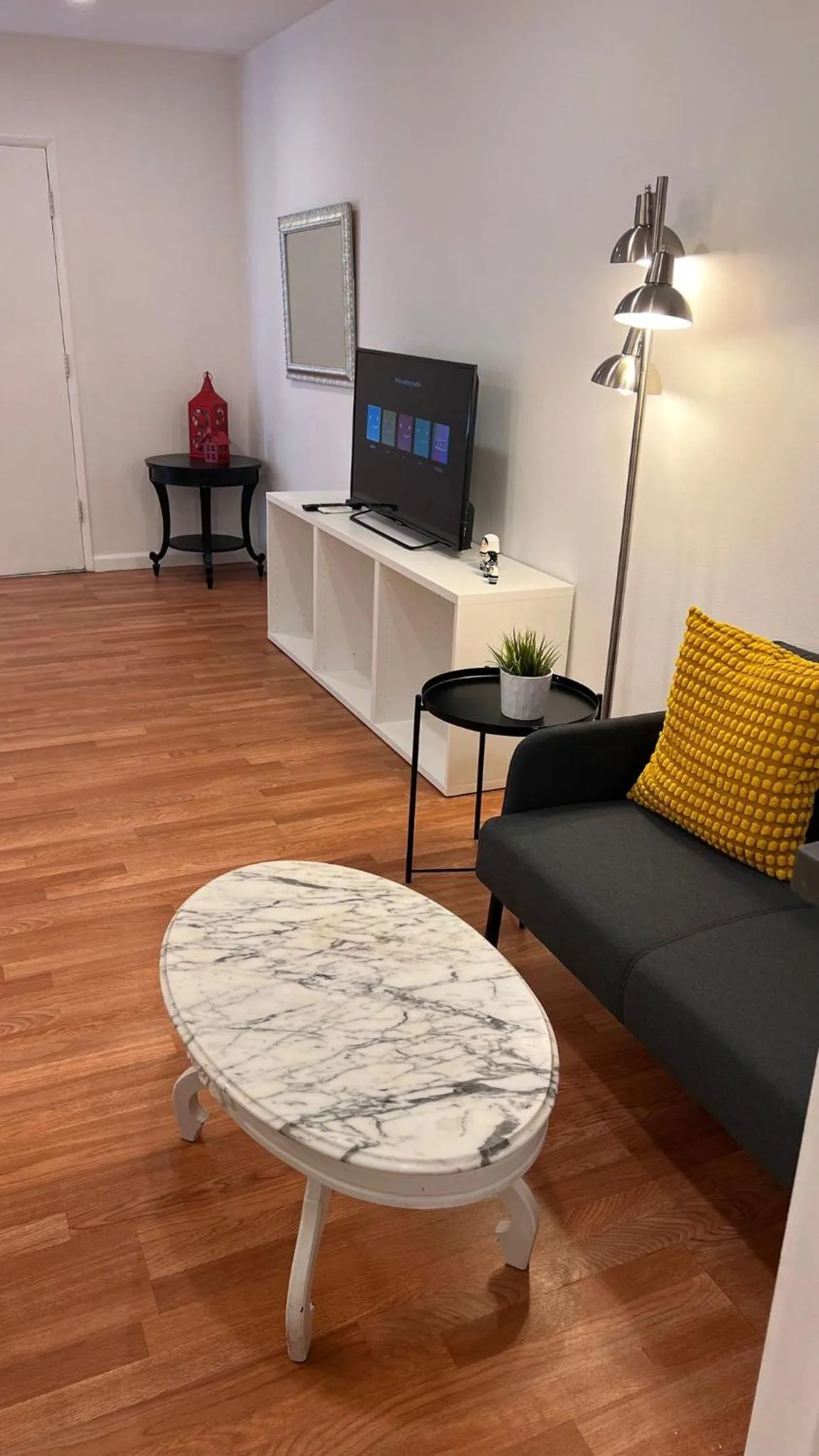 TV and multimedia in Hollywood Business Apartments