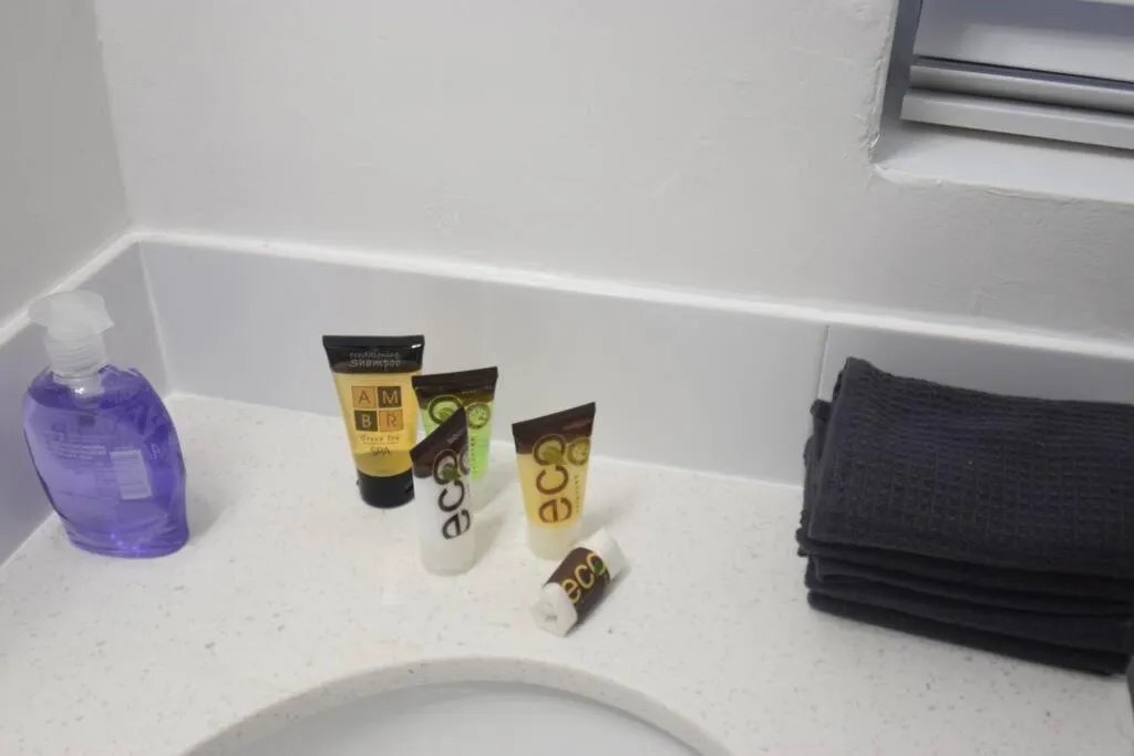 Bathroom in Hollywood Business Apartments