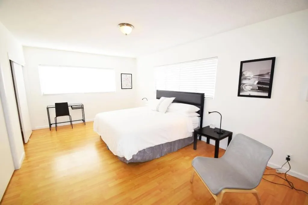 Bedroom, Bed in Hollywood Business Apartments