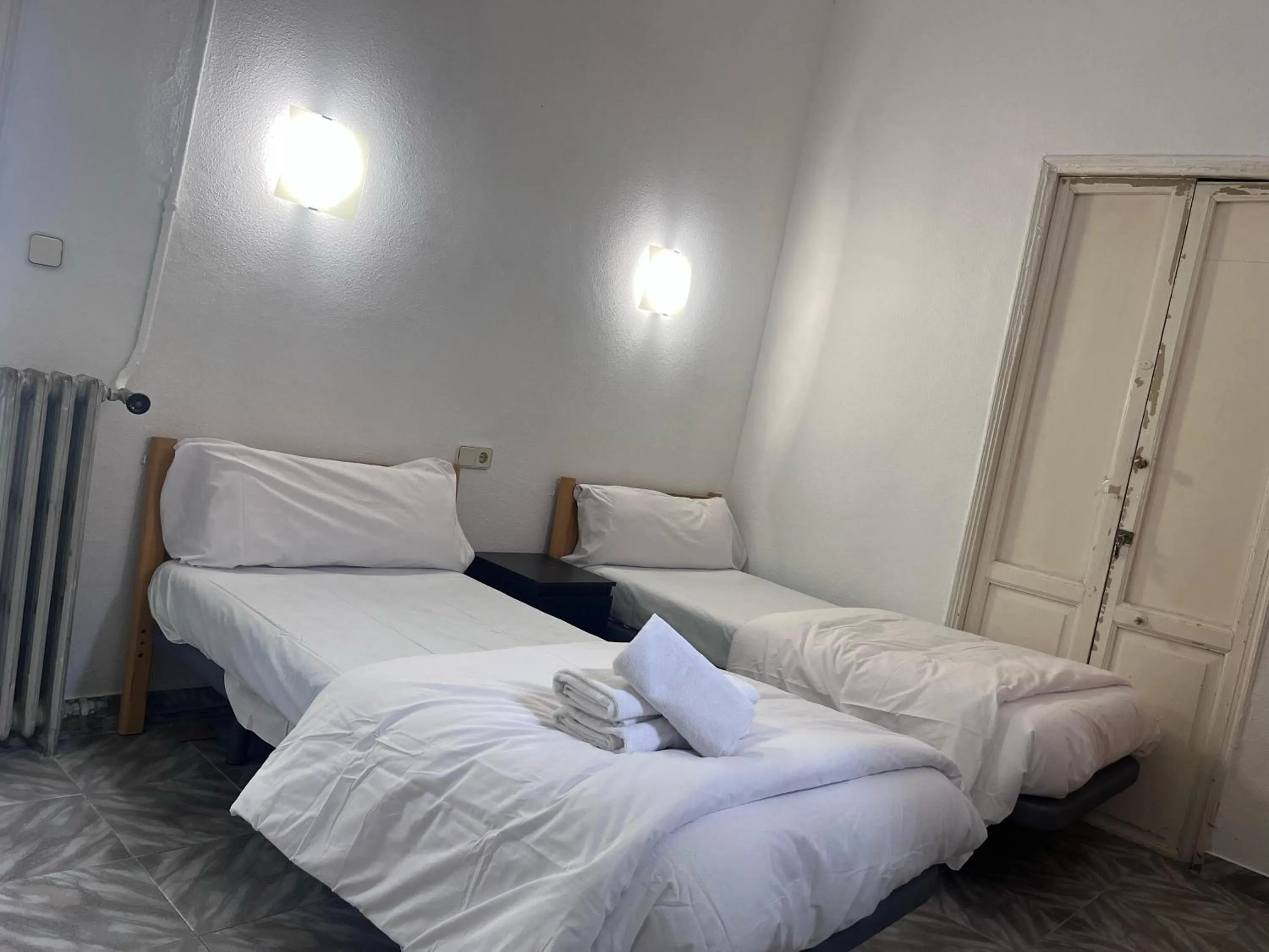 Bed in Hostal Alonso No Limit Madrid
