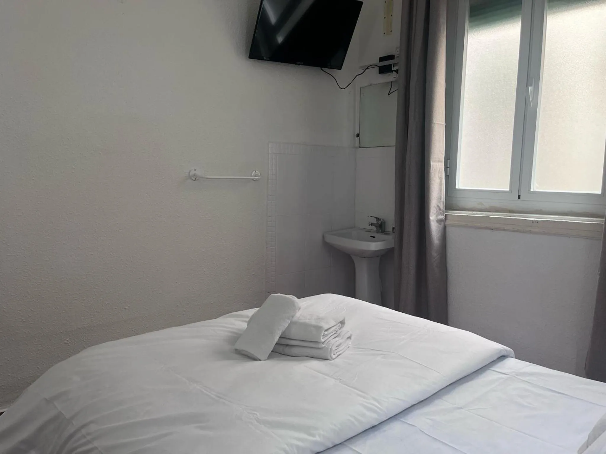 Bed in Hostal Alonso No Limit Madrid