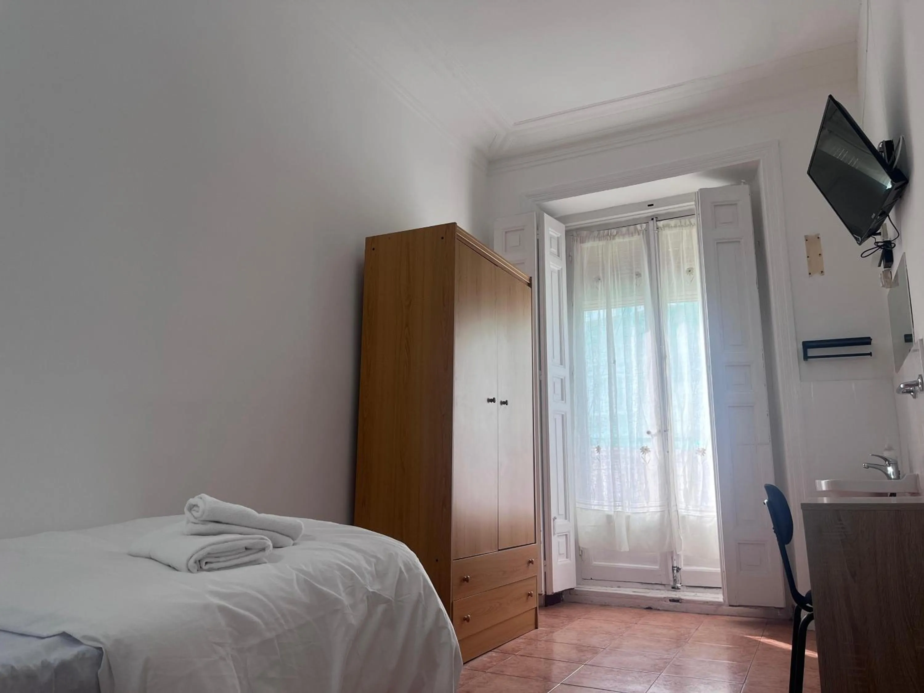 Bed in Hostal Alonso No Limit Madrid