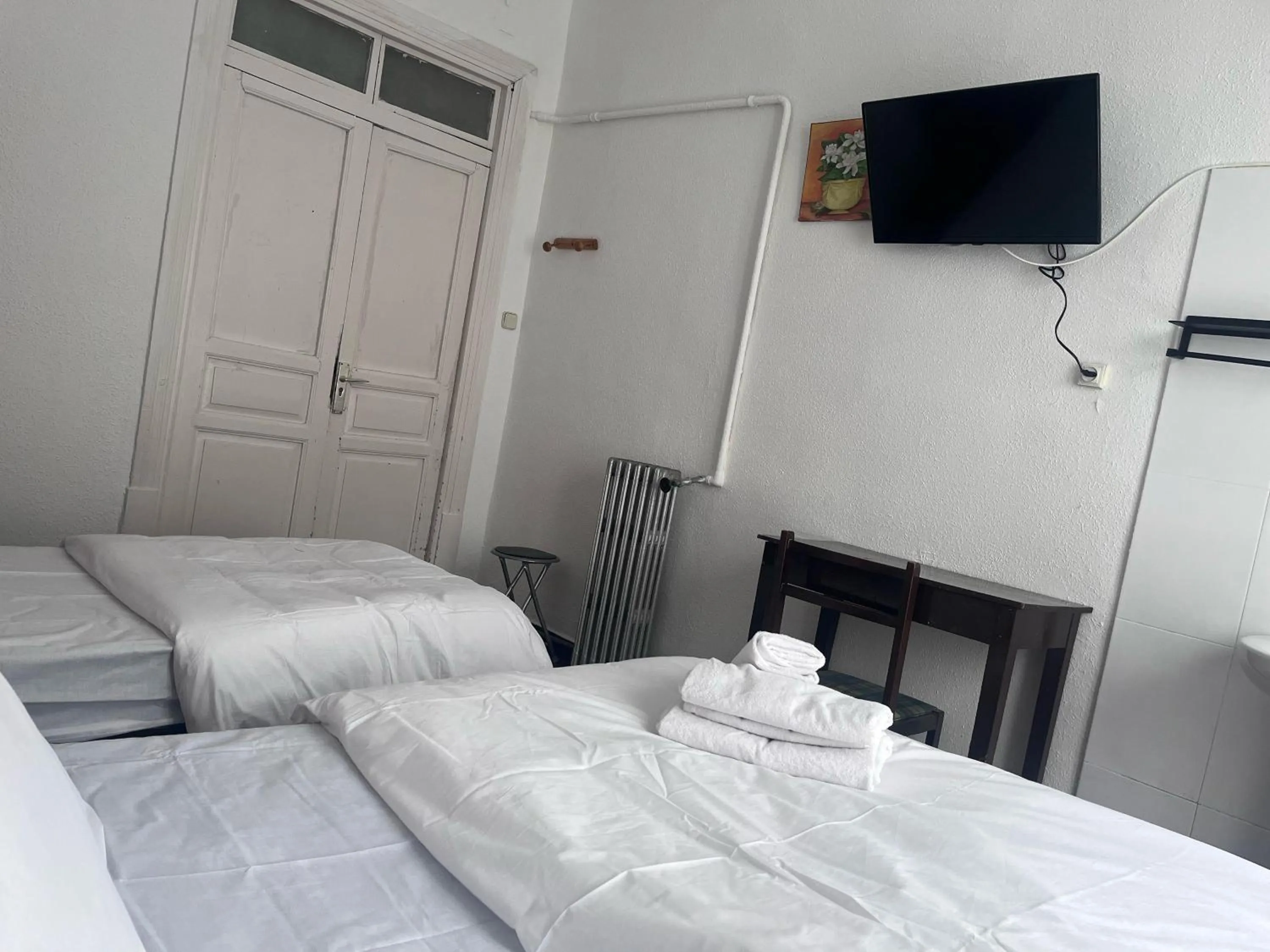 Bed in Hostal Alonso No Limit Madrid