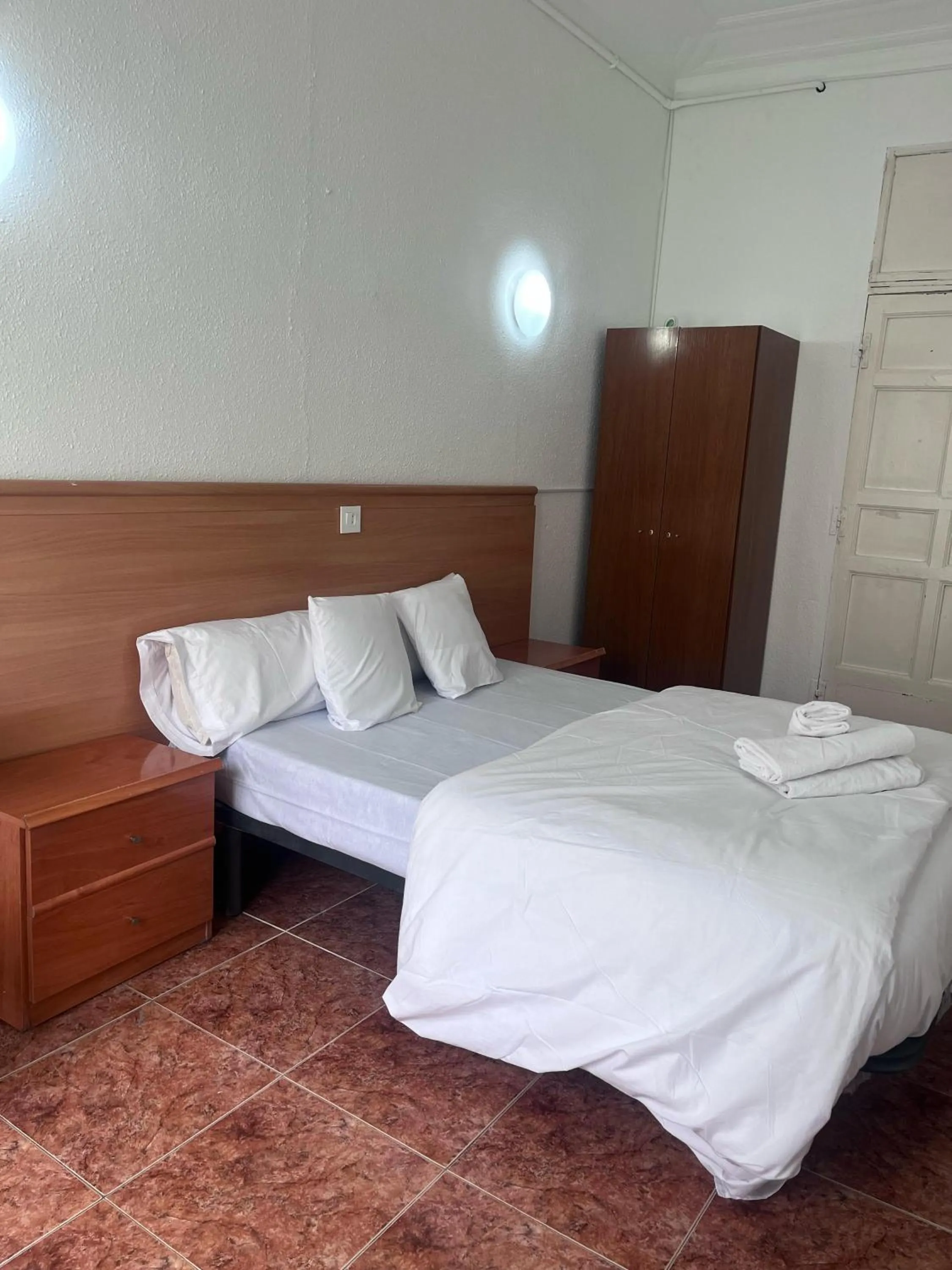 Bed in Hostal Alonso No Limit Madrid