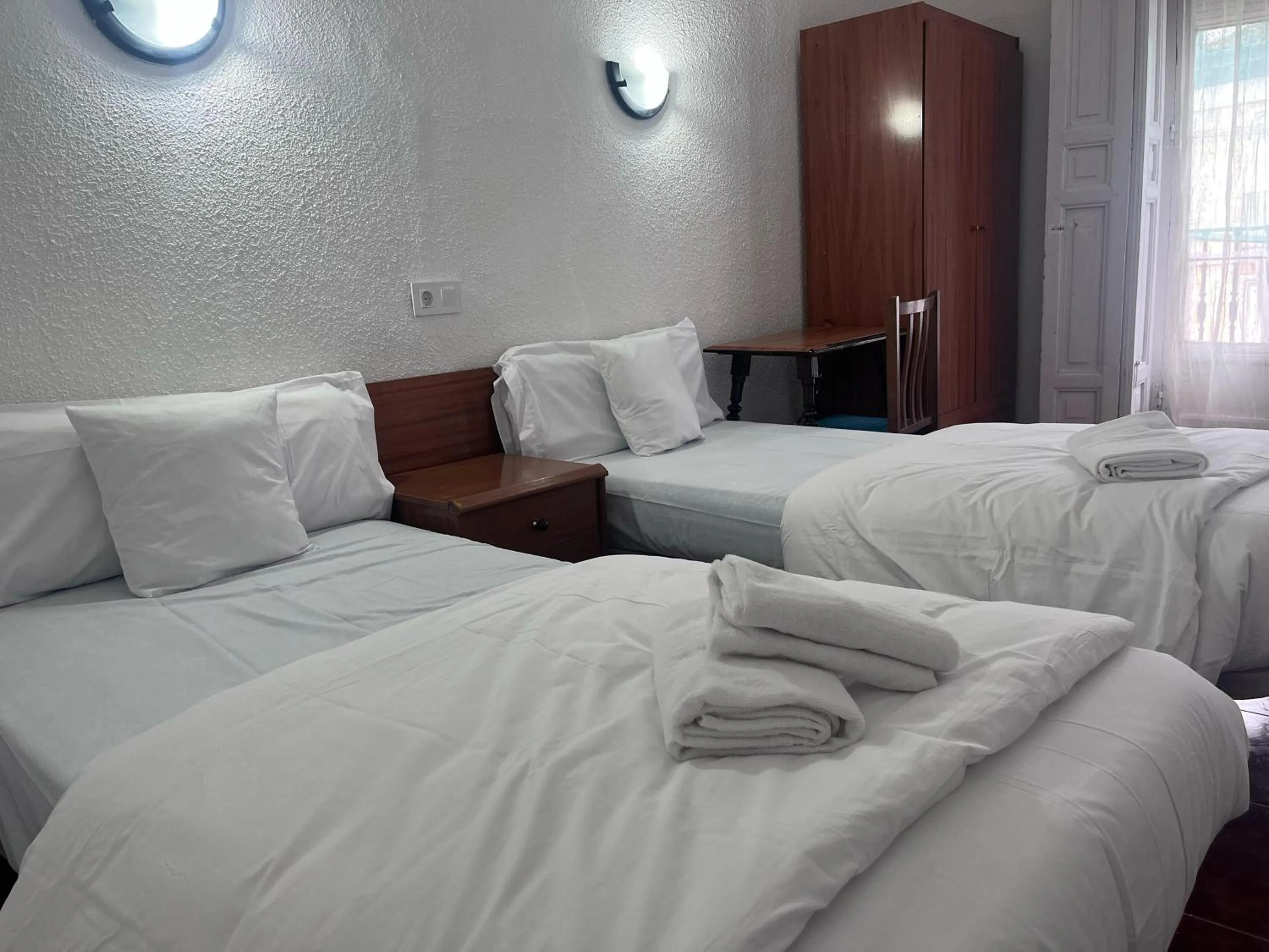 Bed in Hostal Alonso No Limit Madrid