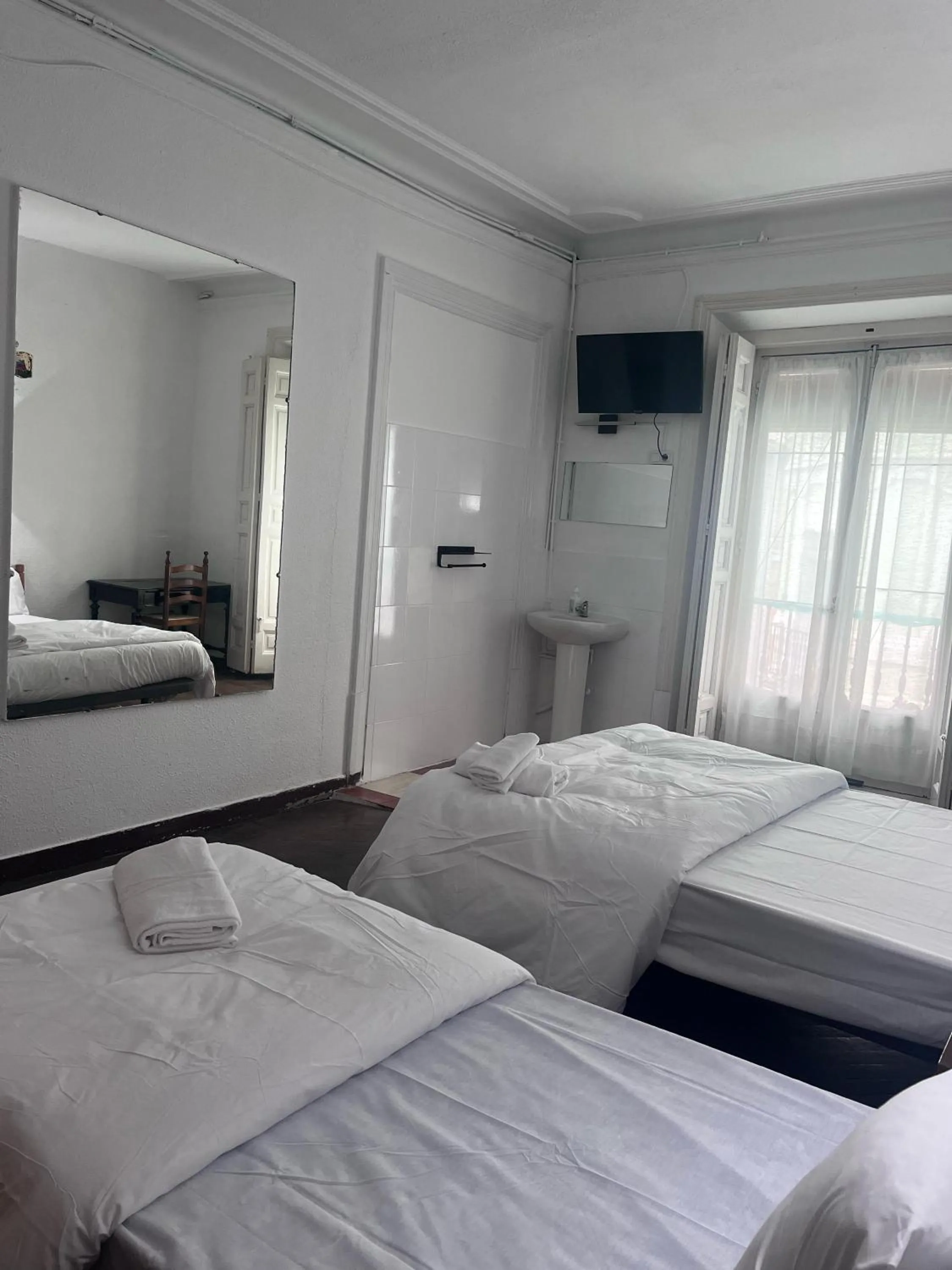 Bed in Hostal Alonso No Limit Madrid