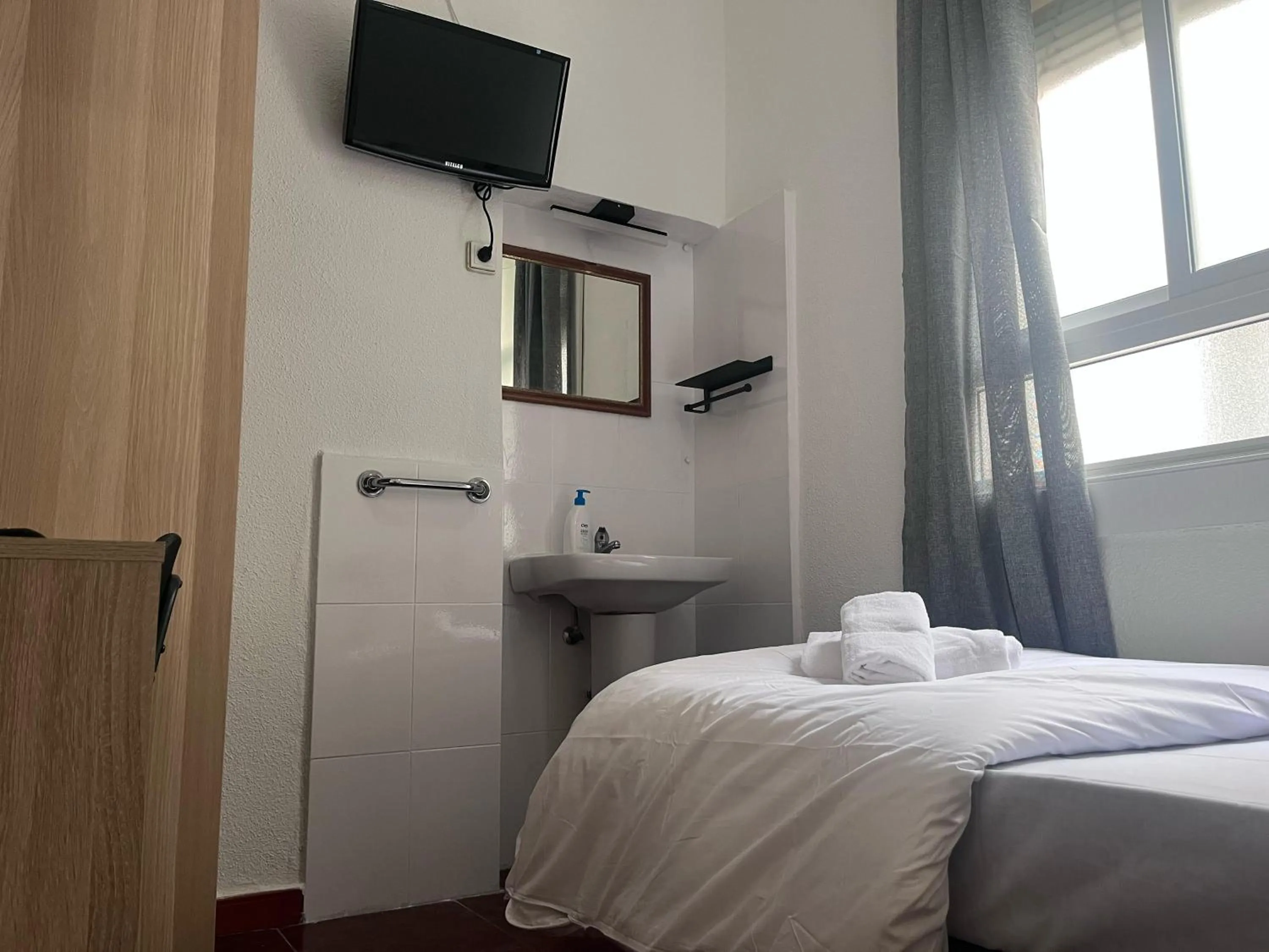 Bed in Hostal Alonso No Limit Madrid