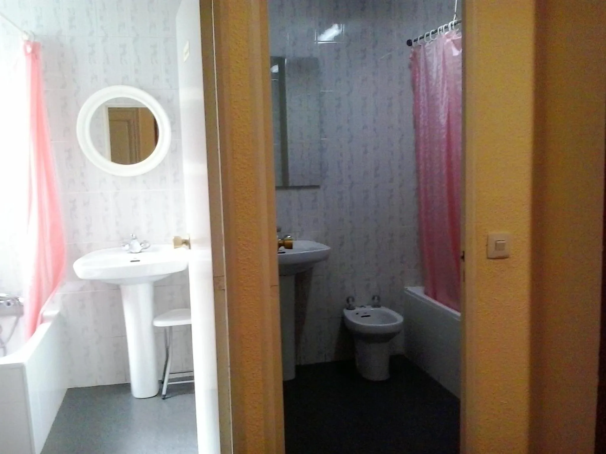 Bathroom in Hostal Alonso No Limit Madrid