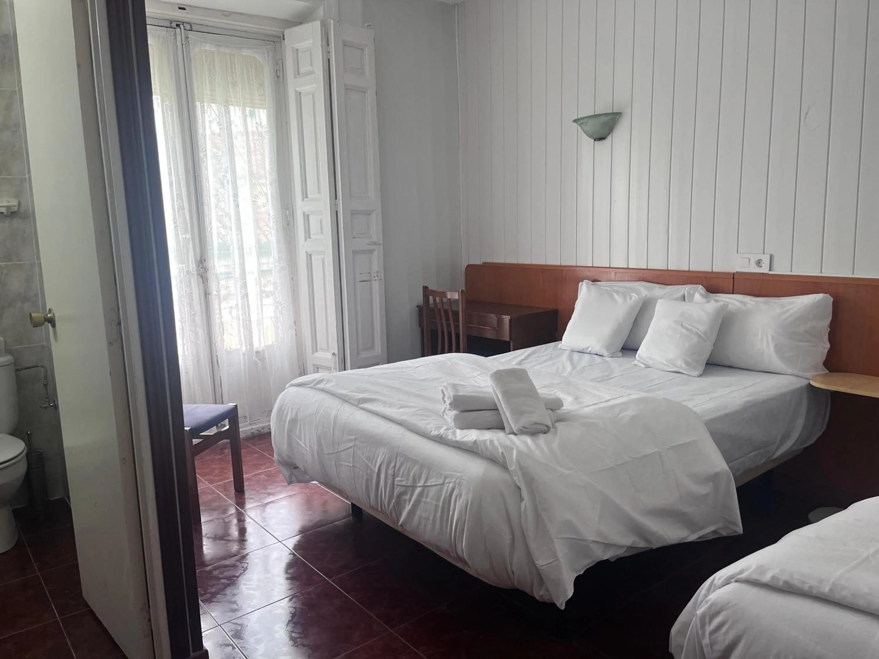 Photo of the whole room, Bed in Hostal Alonso No Limit Madrid