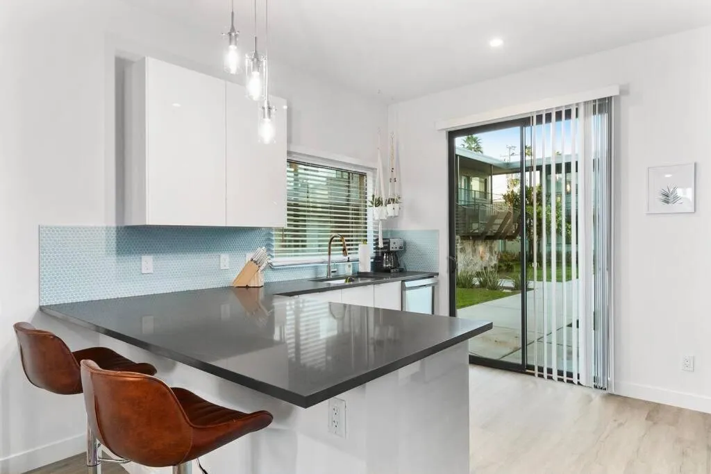 Poolside Studio w Rooftop Deck - Walk to Old Town