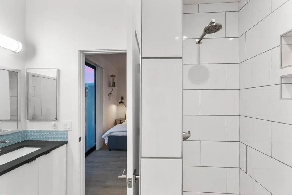 Bed in Poolside Studio w Rooftop Deck - Walk to Old Town