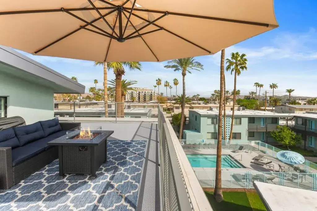One-Bedroom Apartment in Poolside Studio w Rooftop Deck - Walk to Old Town One-Bedroom Apartment in Poolside Studio w Rooftop Deck - Walk to Old Town