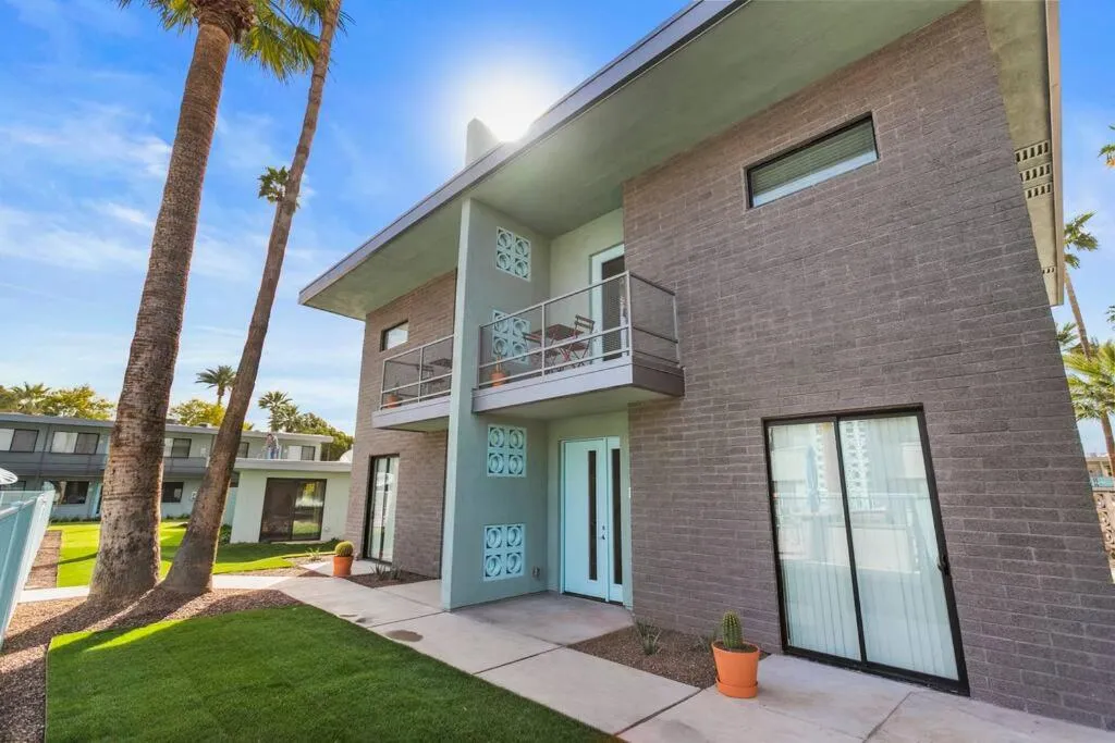Poolside Studio w Rooftop Deck - Walk to Old Town
