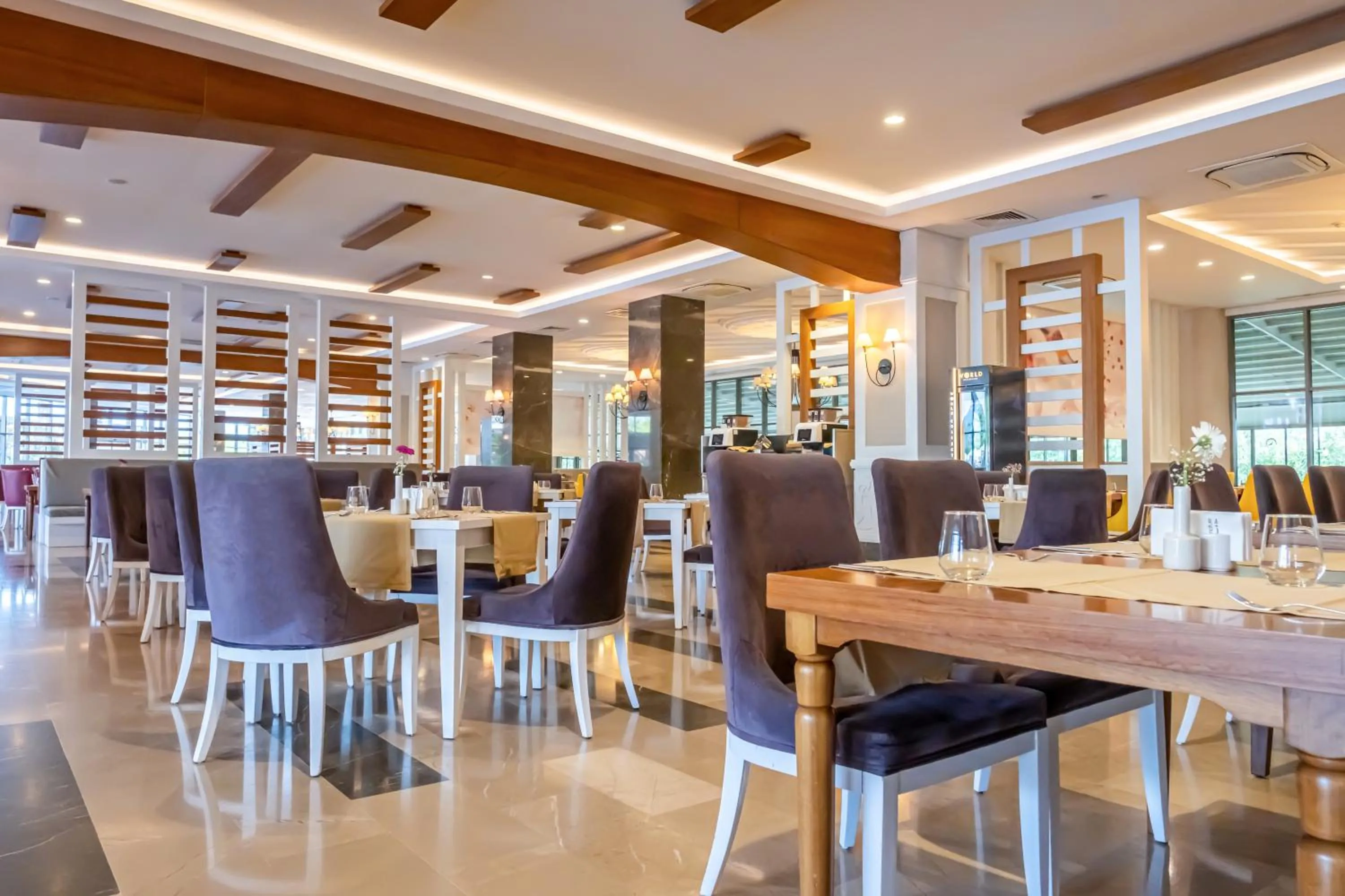 Restaurant/places to eat in Port Nature Luxury Resort