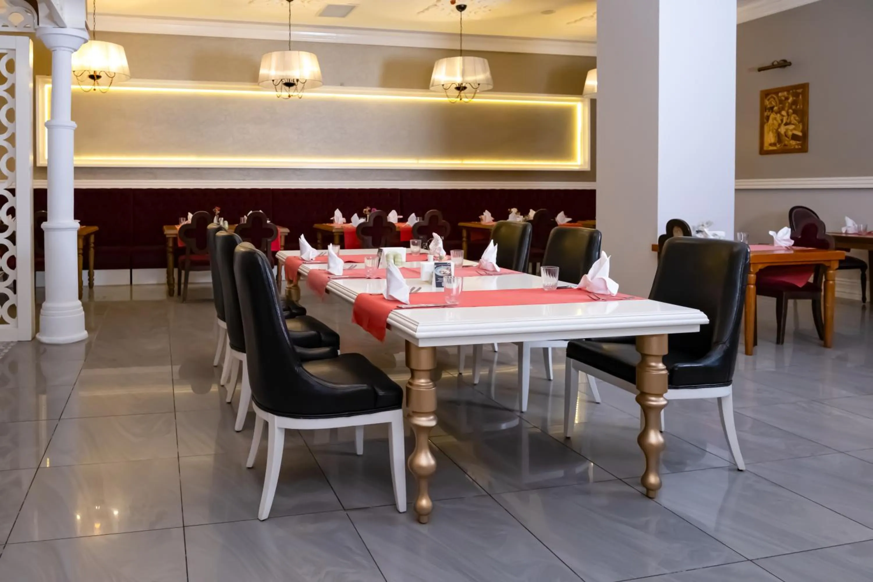 Restaurant/places to eat in Port Nature Luxury Resort