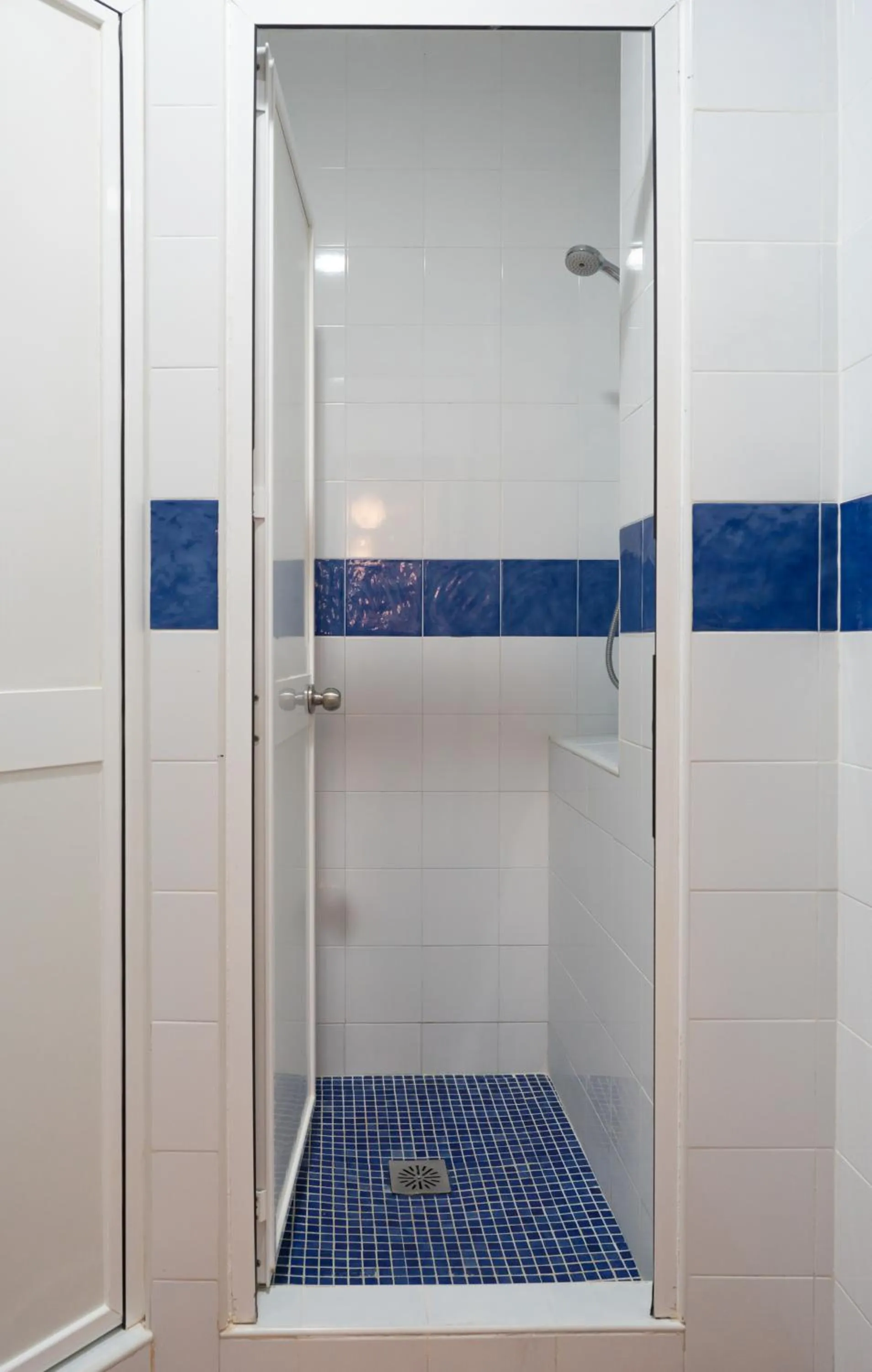 Shower in Pension Venecia Gomerez