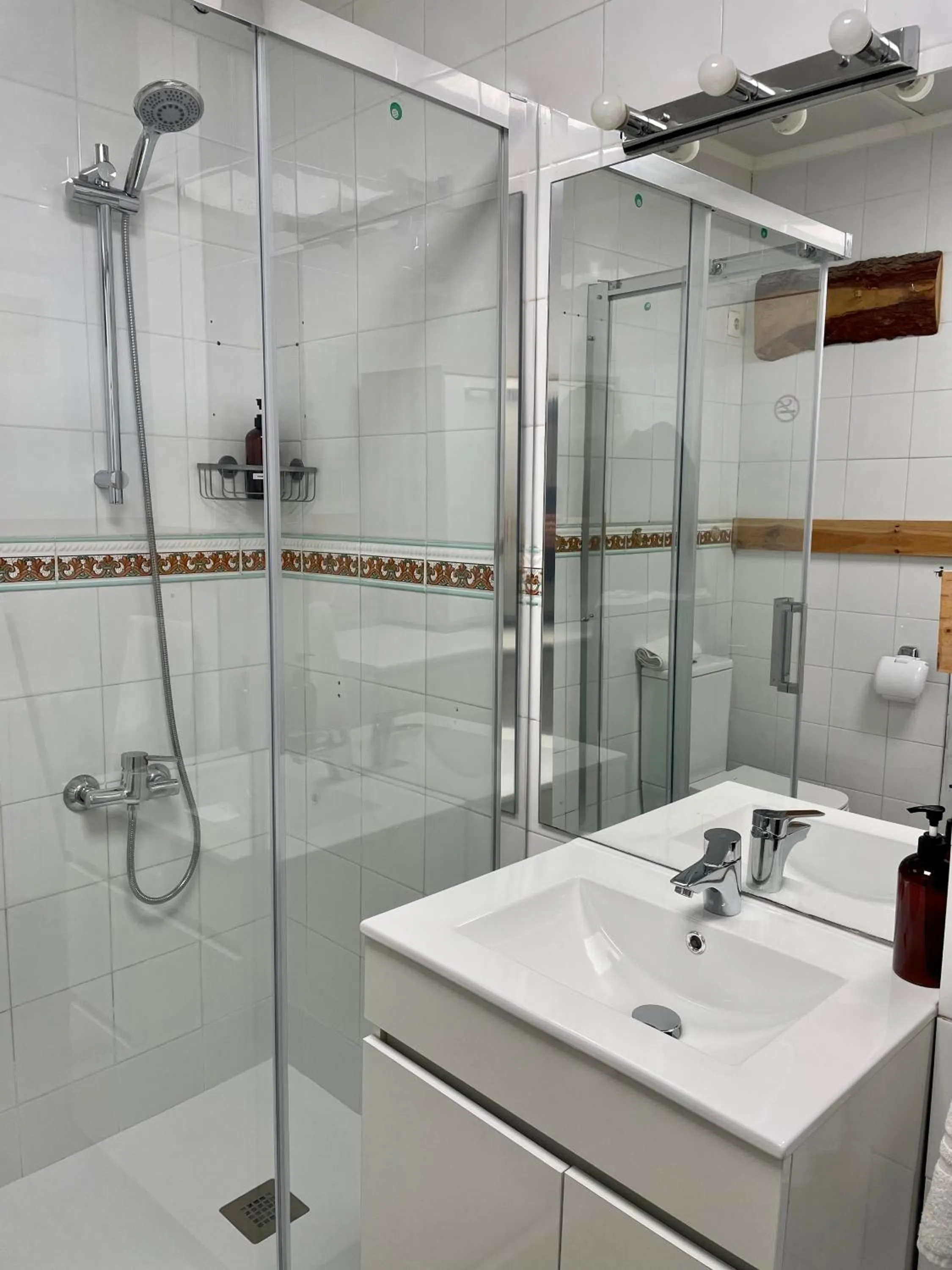 Shower in Pension Venecia Gomerez