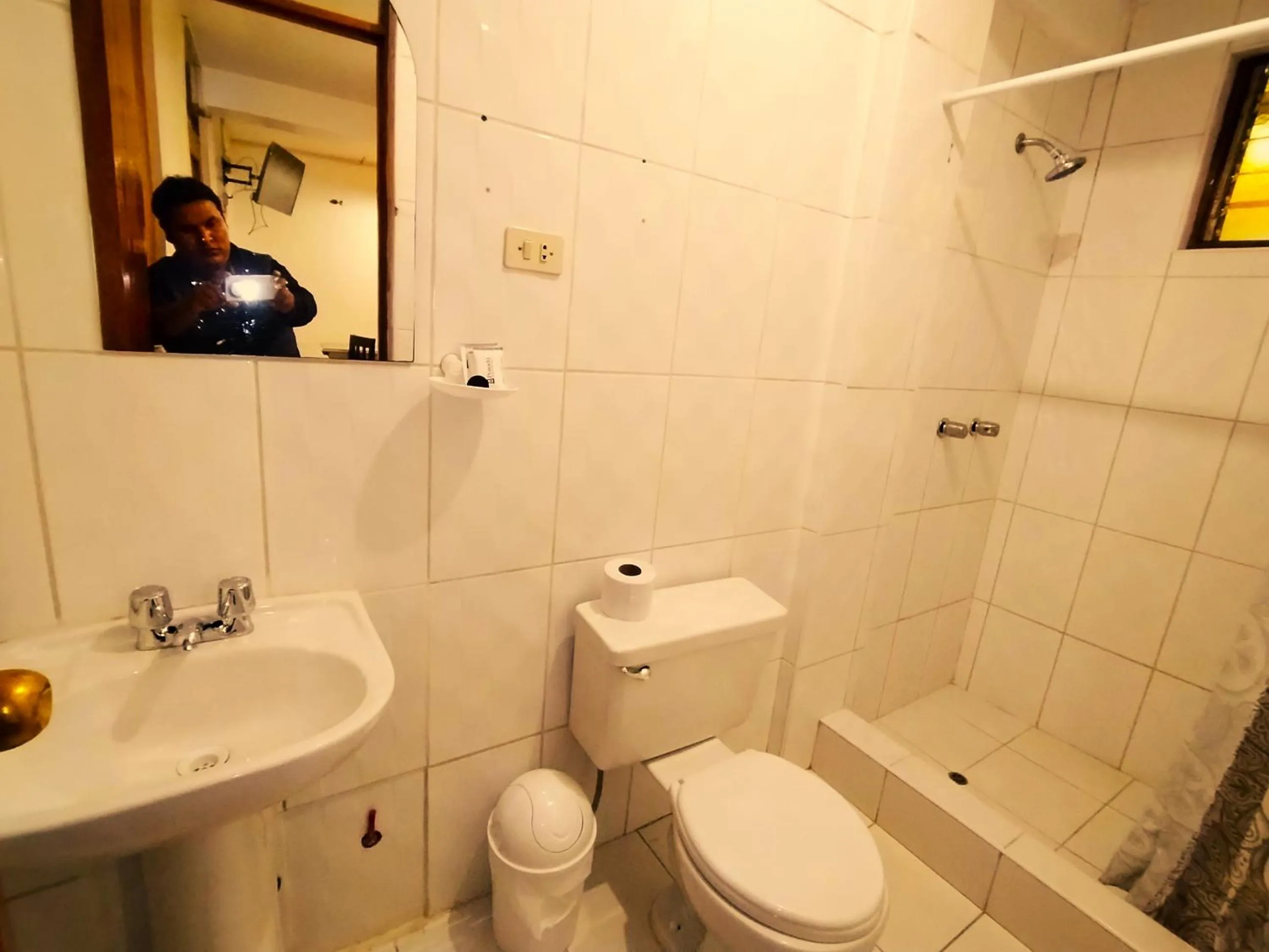 Shower in Paqarina San Blas