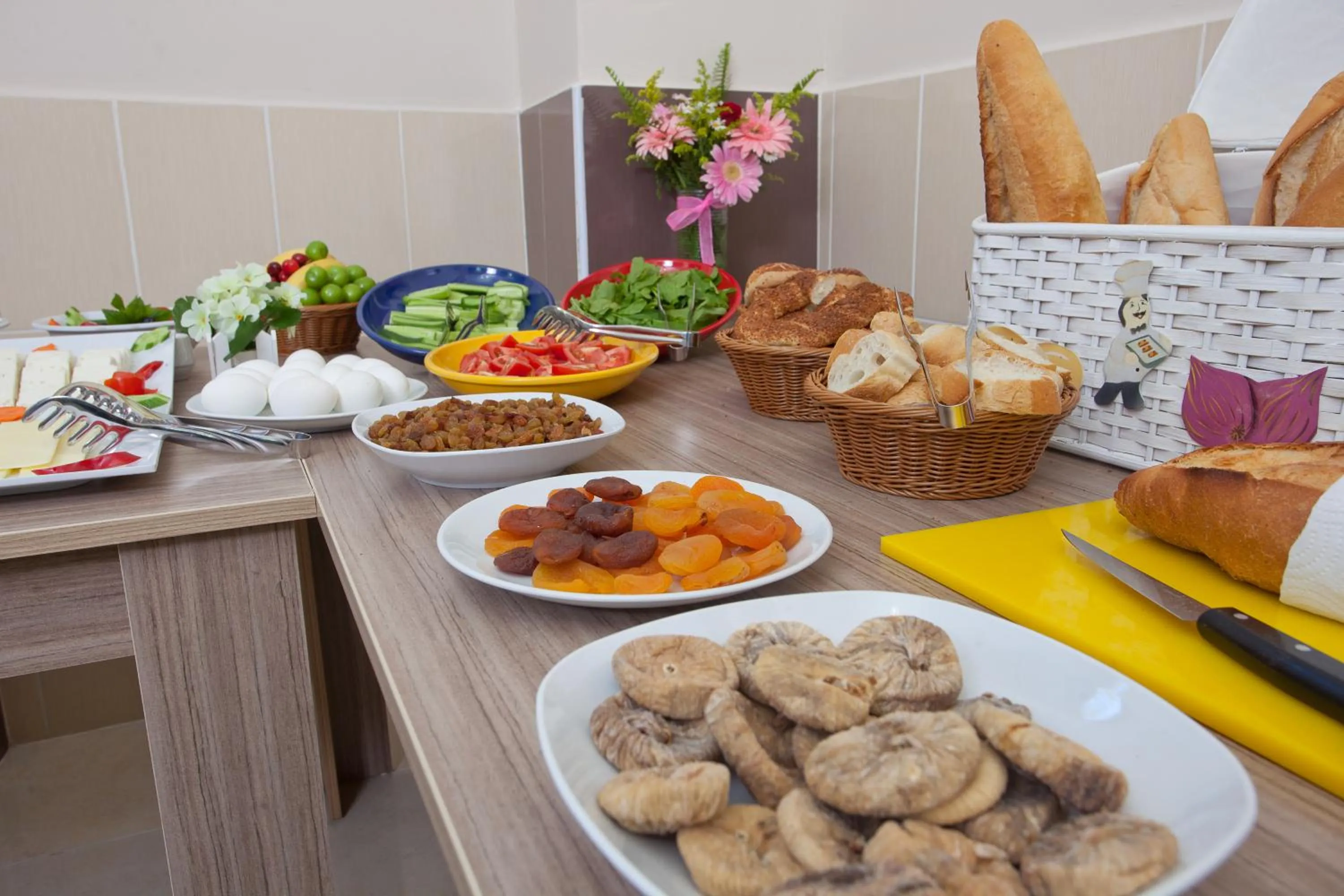 Restaurant/places to eat in Birlik Apart Hotel