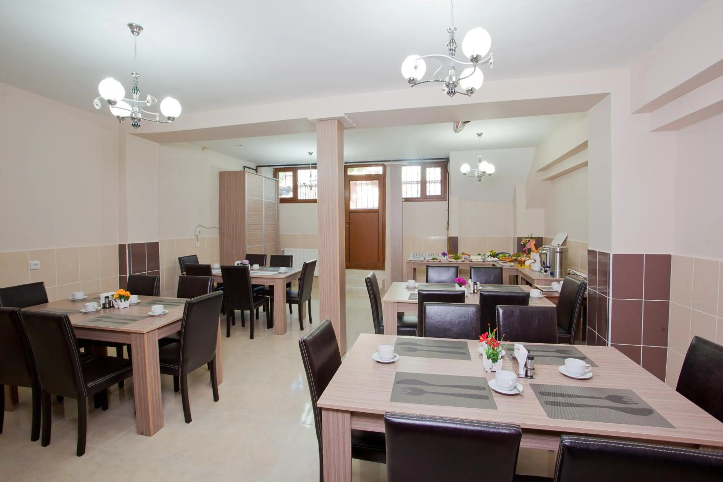 Restaurant/places to eat in Birlik Apart Hotel