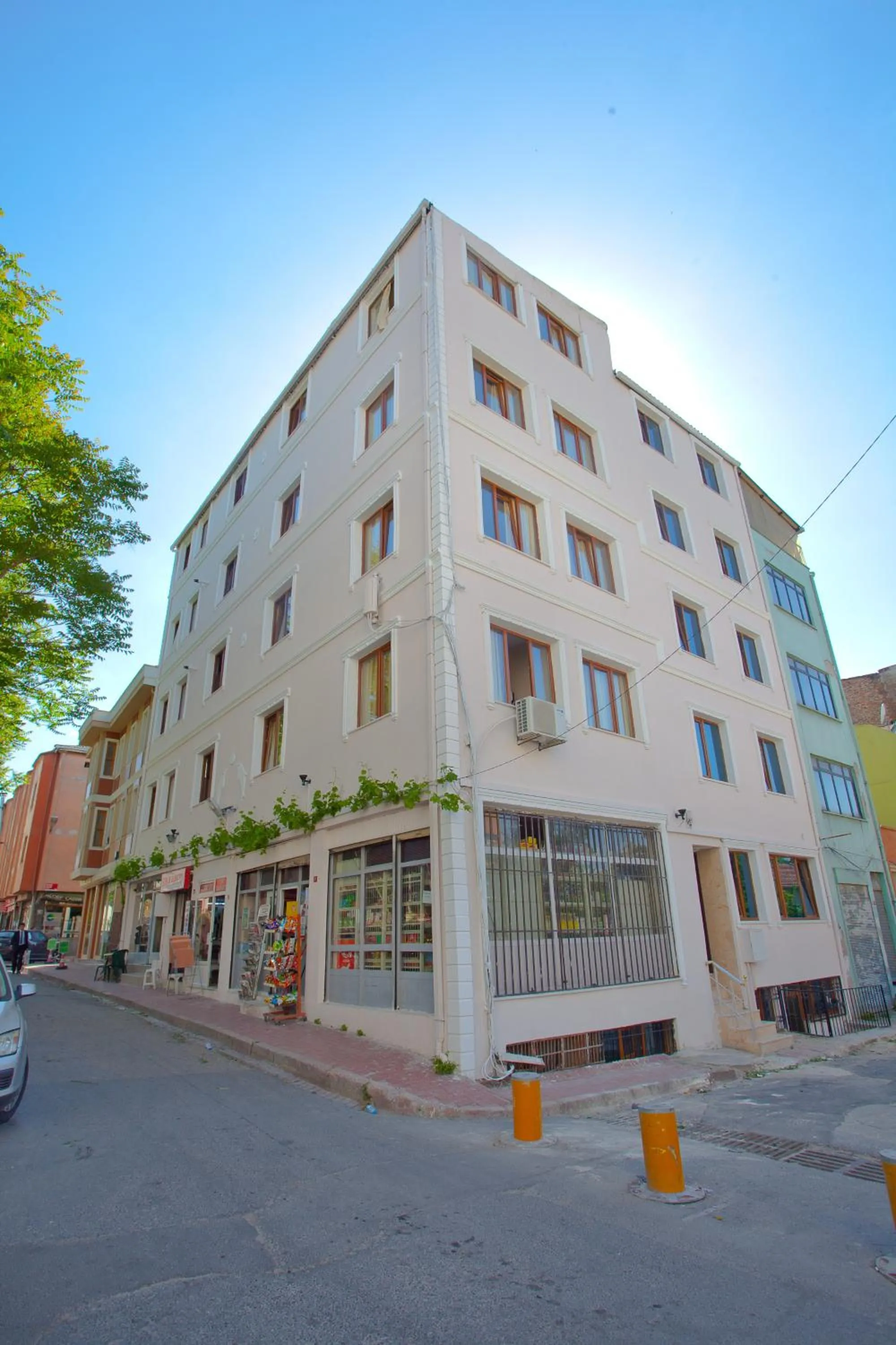 On-site shops in Birlik Apart Hotel