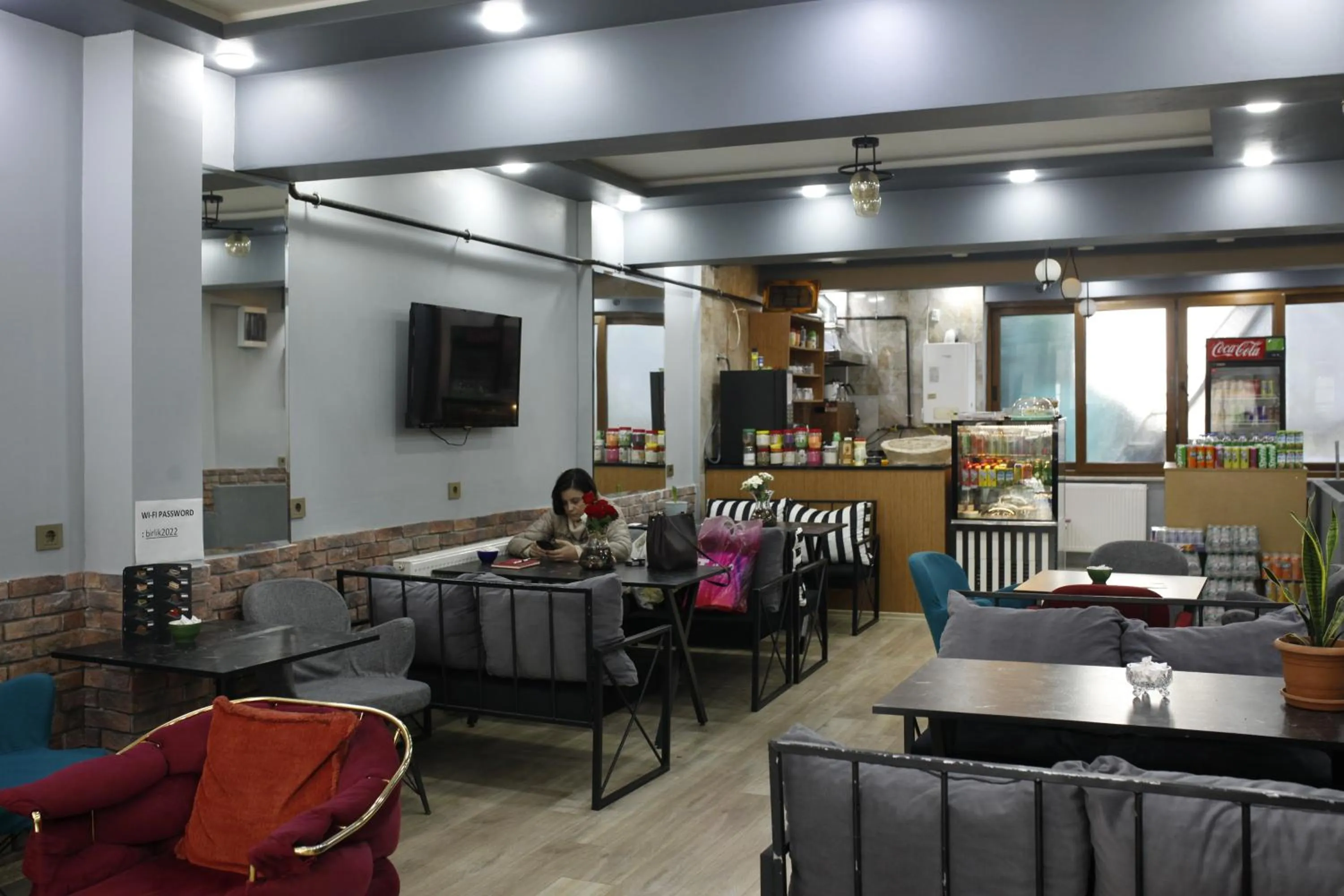 Restaurant/places to eat in Birlik Apart Hotel