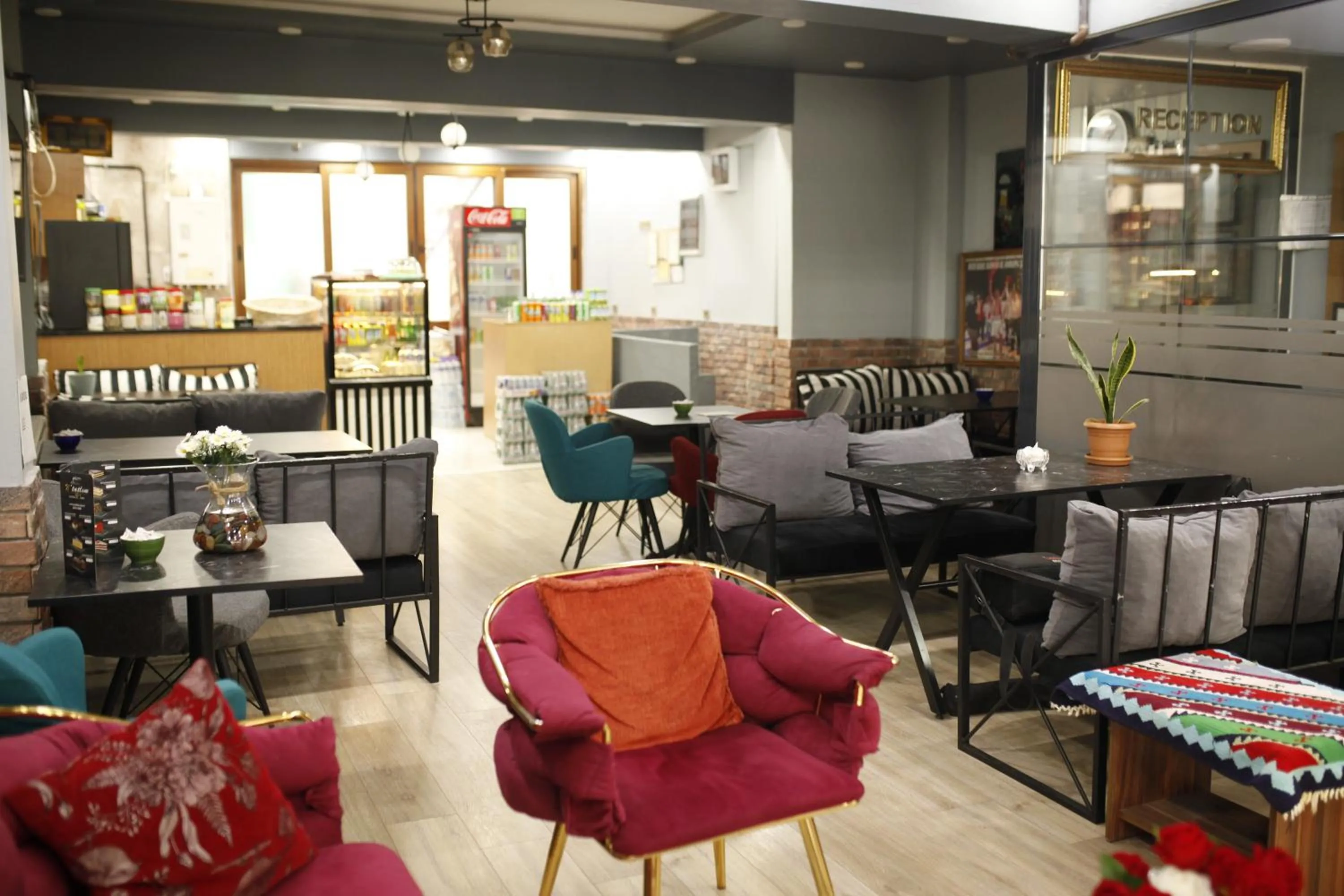 Restaurant/places to eat in Birlik Apart Hotel