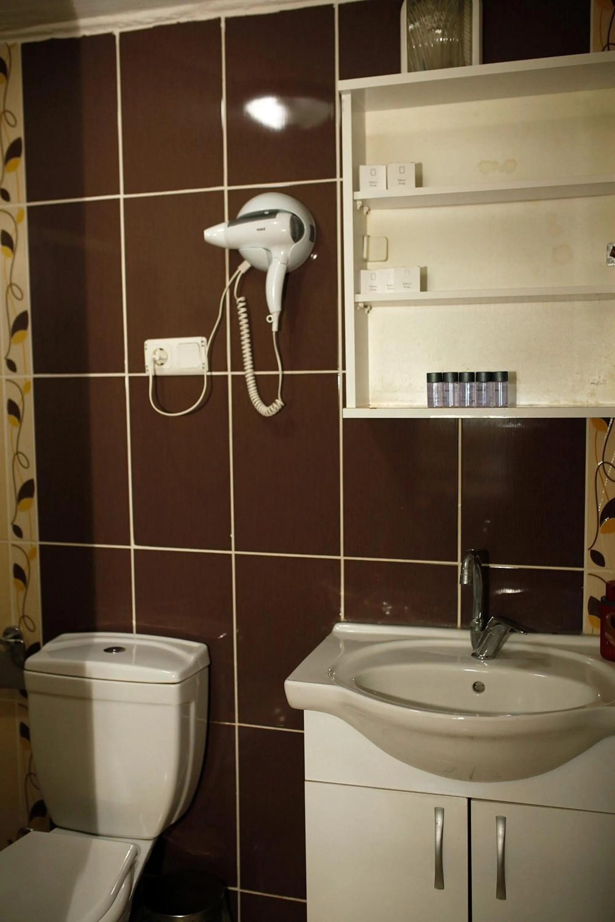 Shower in Birlik Apart Hotel