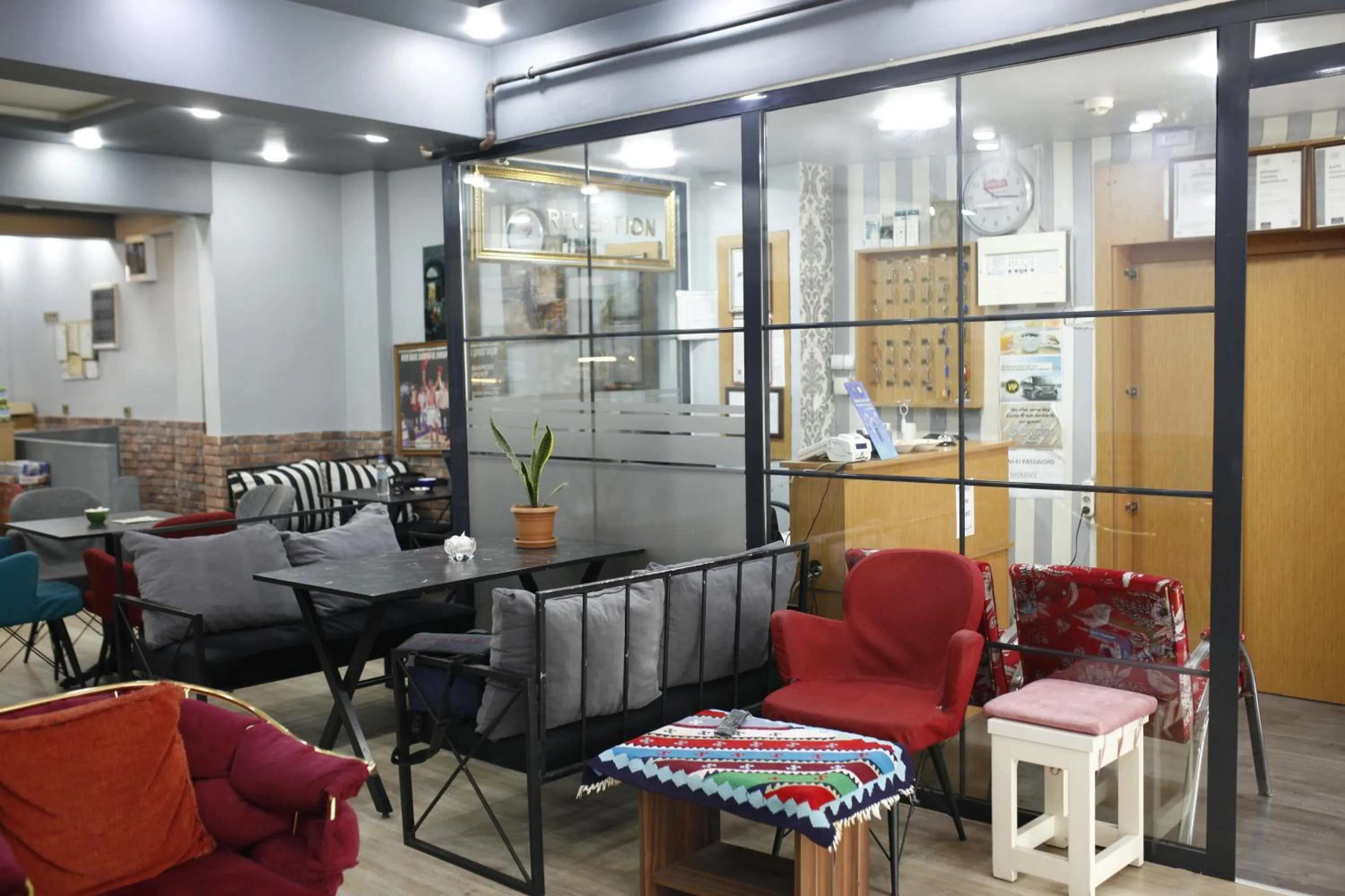 Restaurant/places to eat in Birlik Apart Hotel