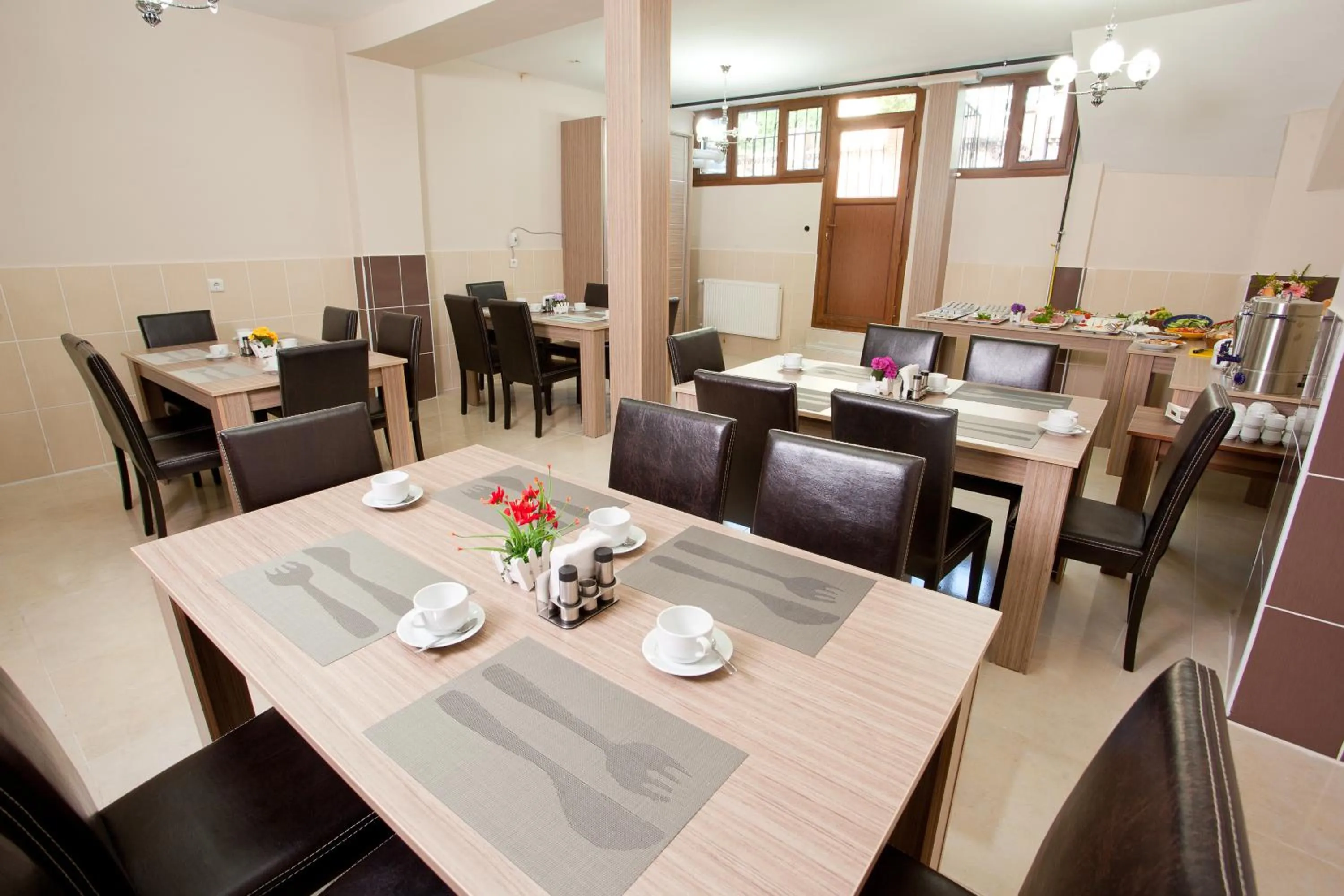 Restaurant/places to eat in Birlik Apart Hotel