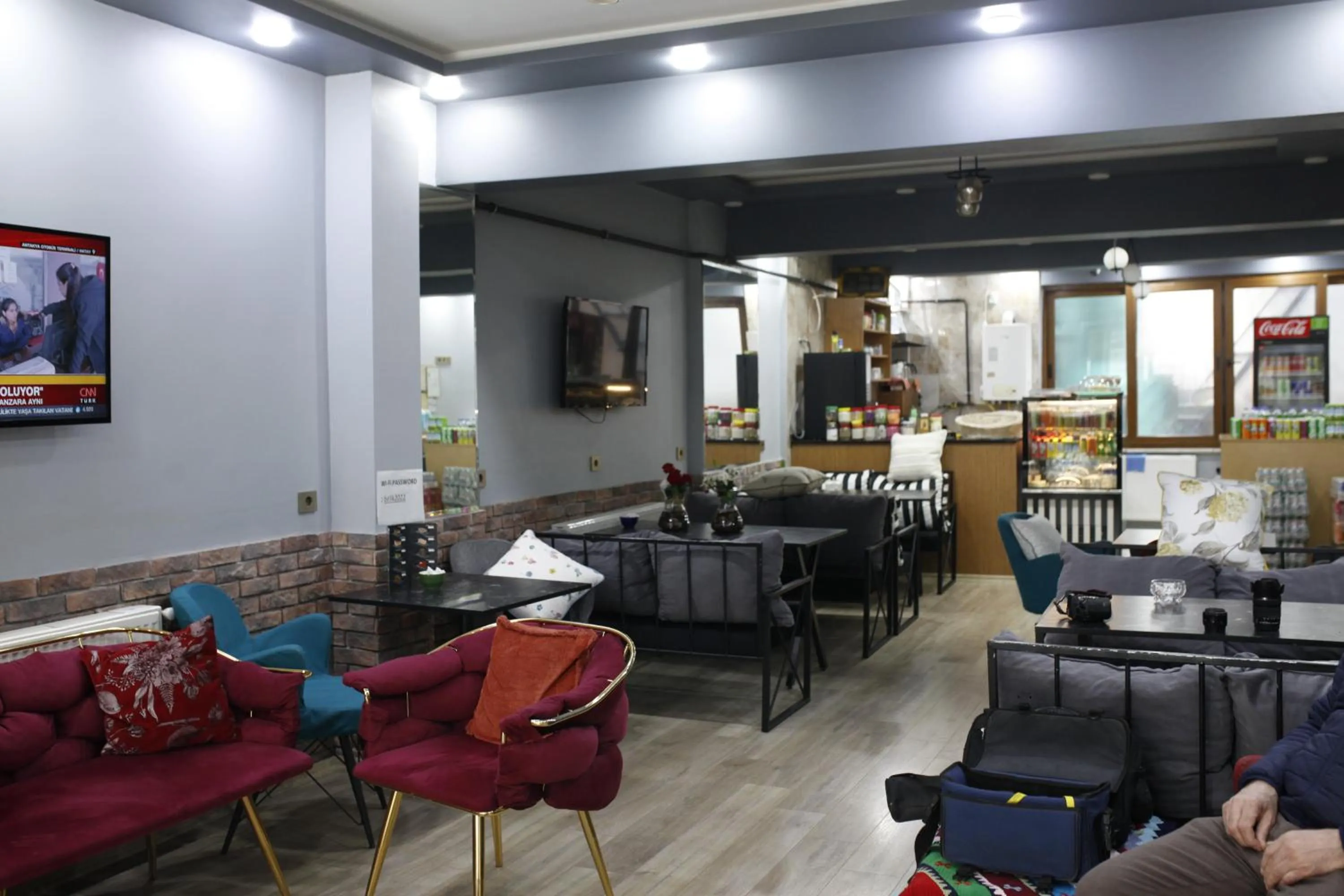 Restaurant/places to eat in Birlik Apart Hotel