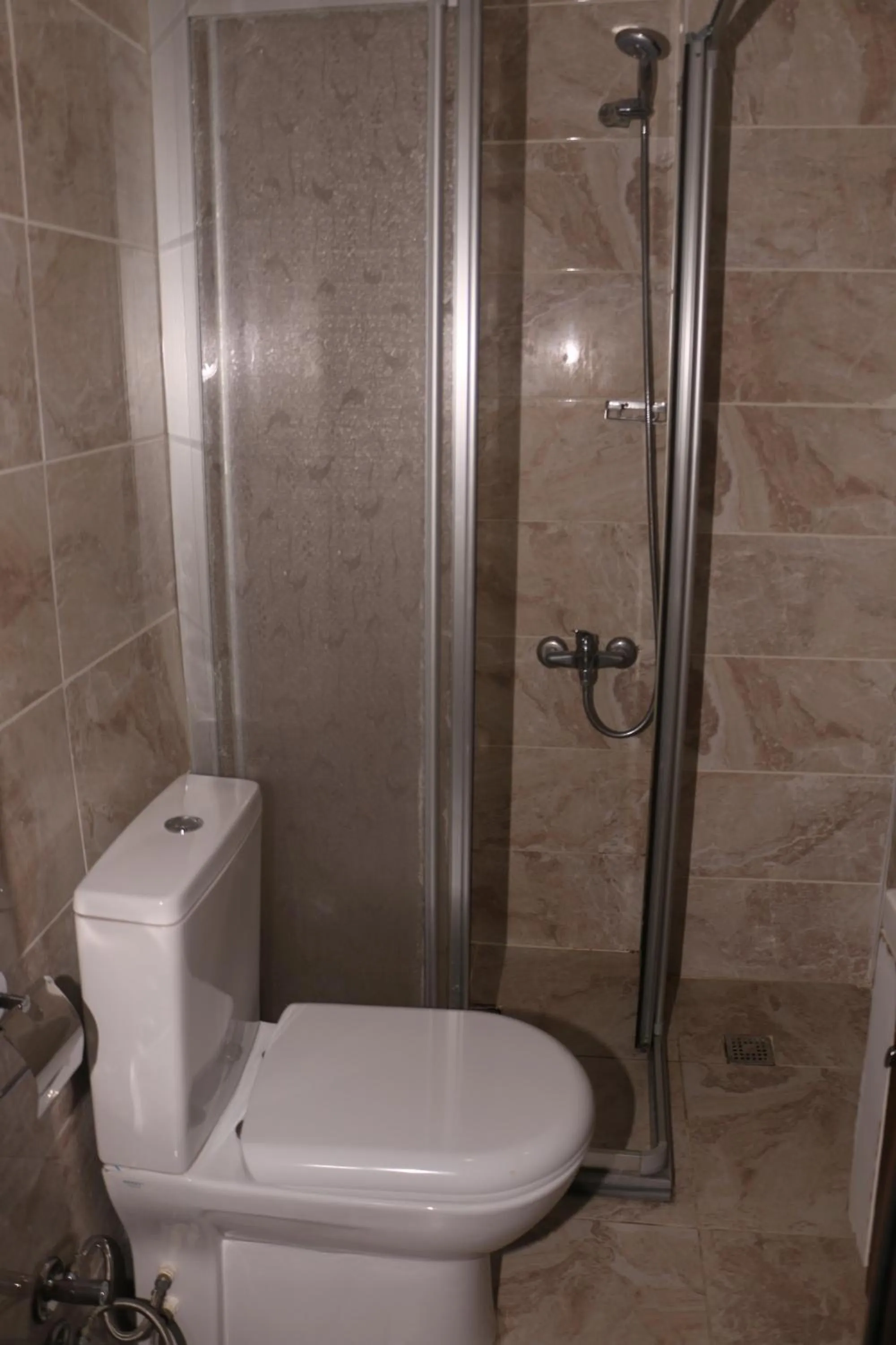 Shower in Birlik Apart Hotel