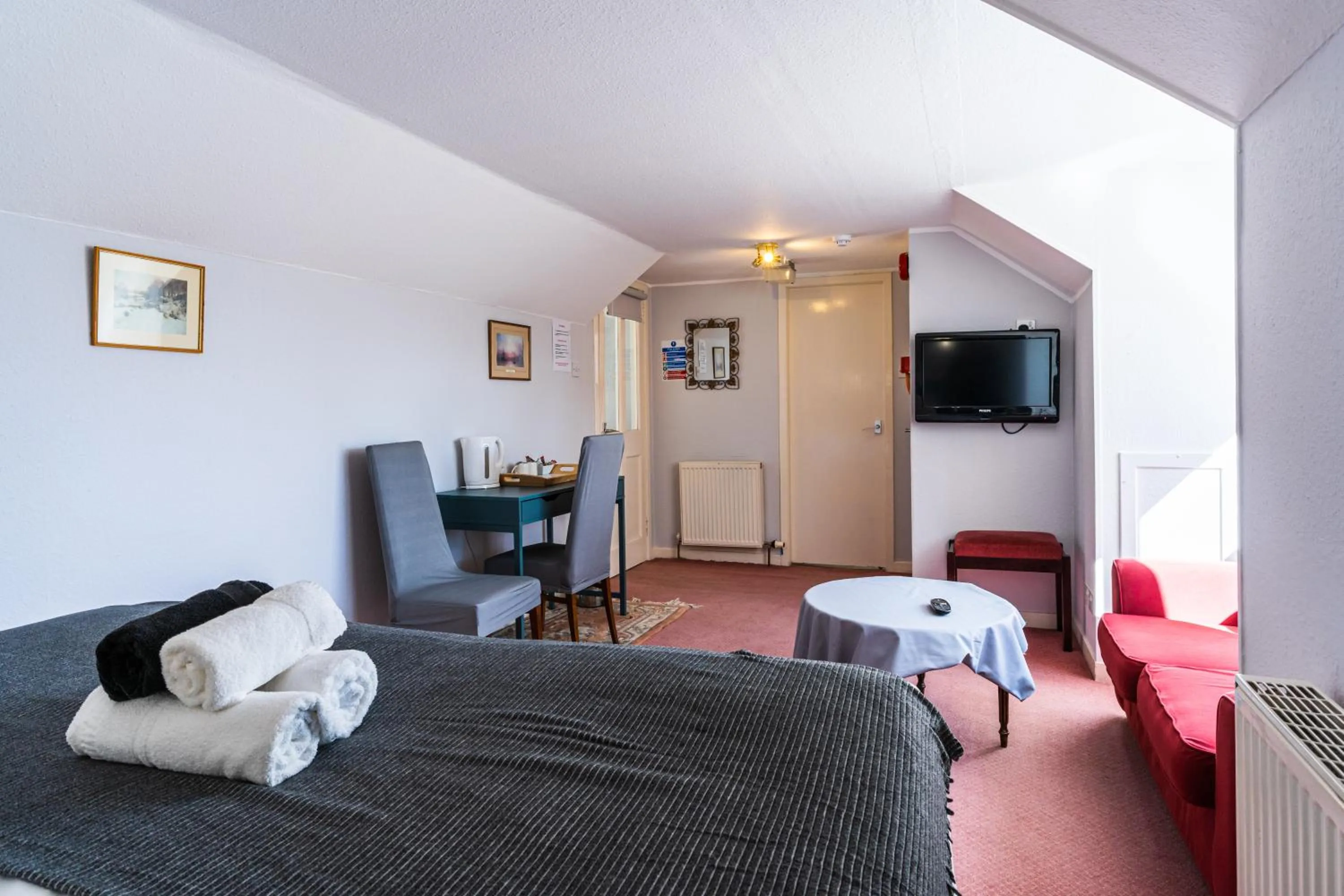 Bedroom, Bed in Columba House