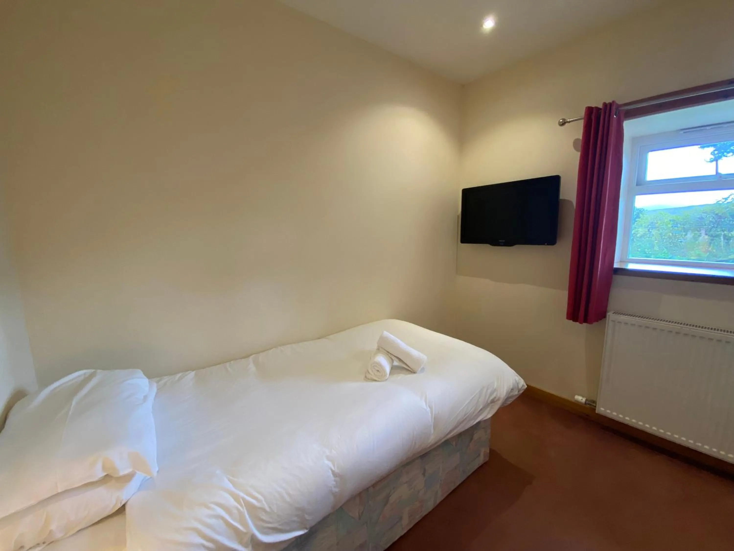 Bedroom, Bed in Columba House