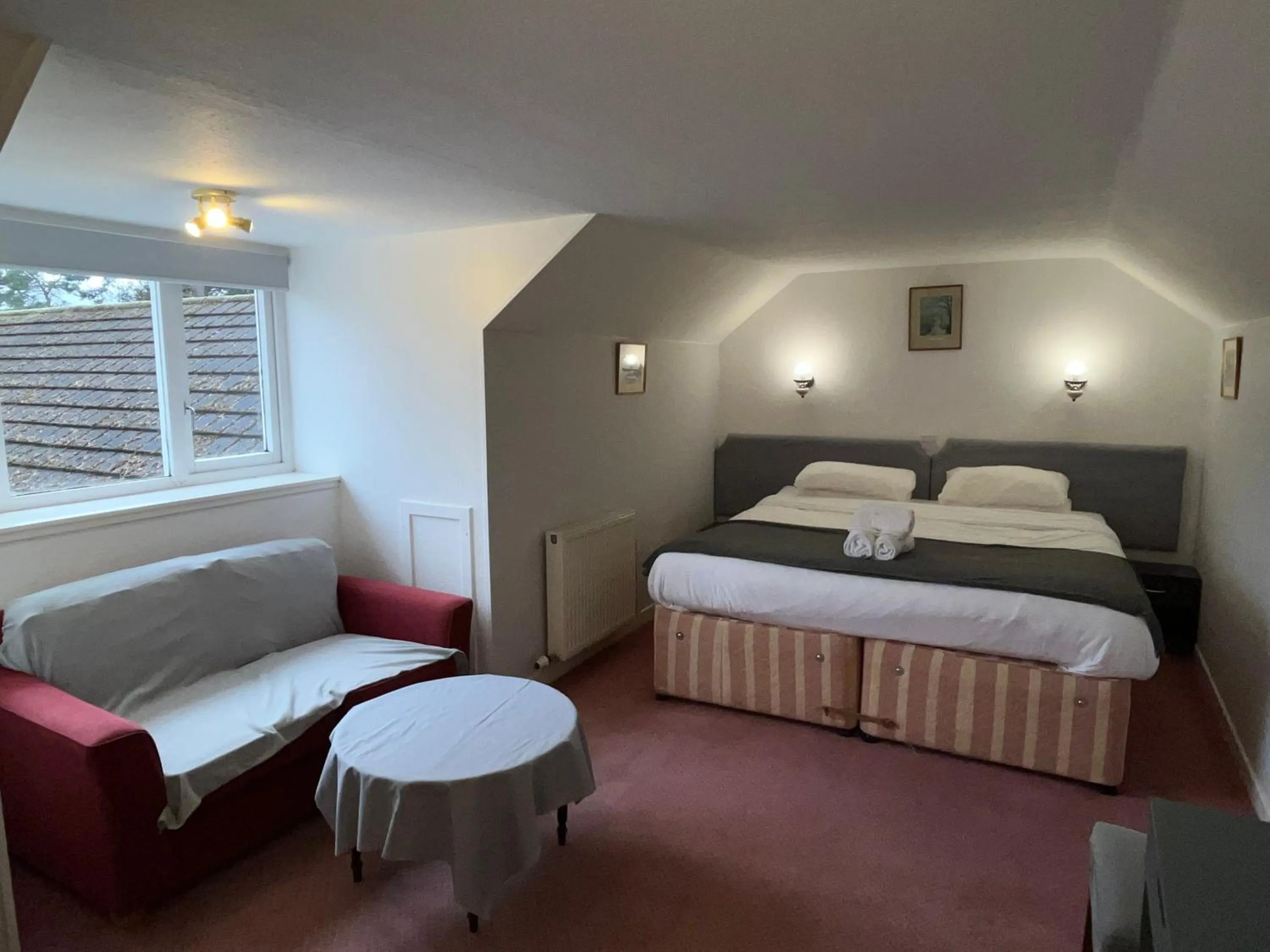 Bedroom, Bed in Columba House