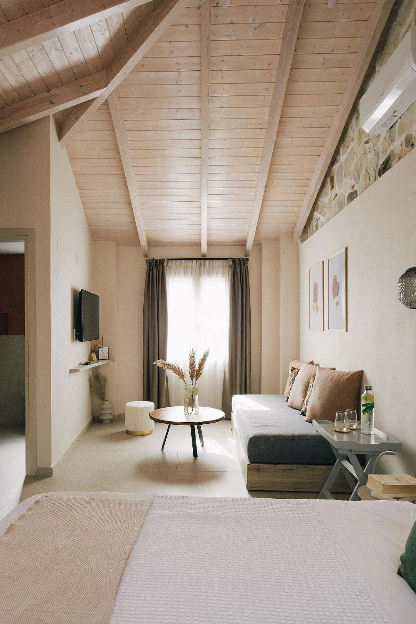 Bed in Limeria studios & maisonettes