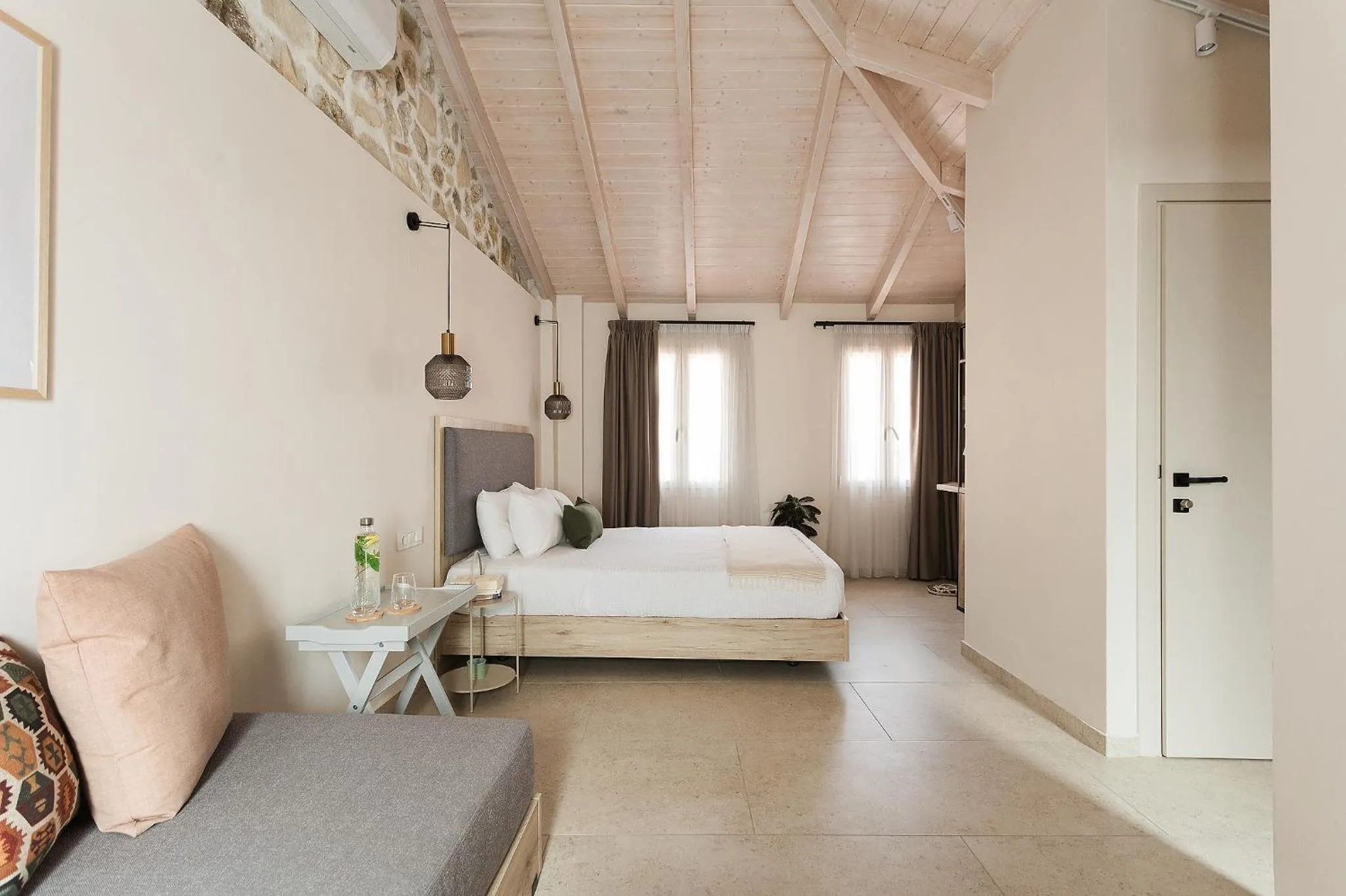 Bed in Limeria studios & maisonettes