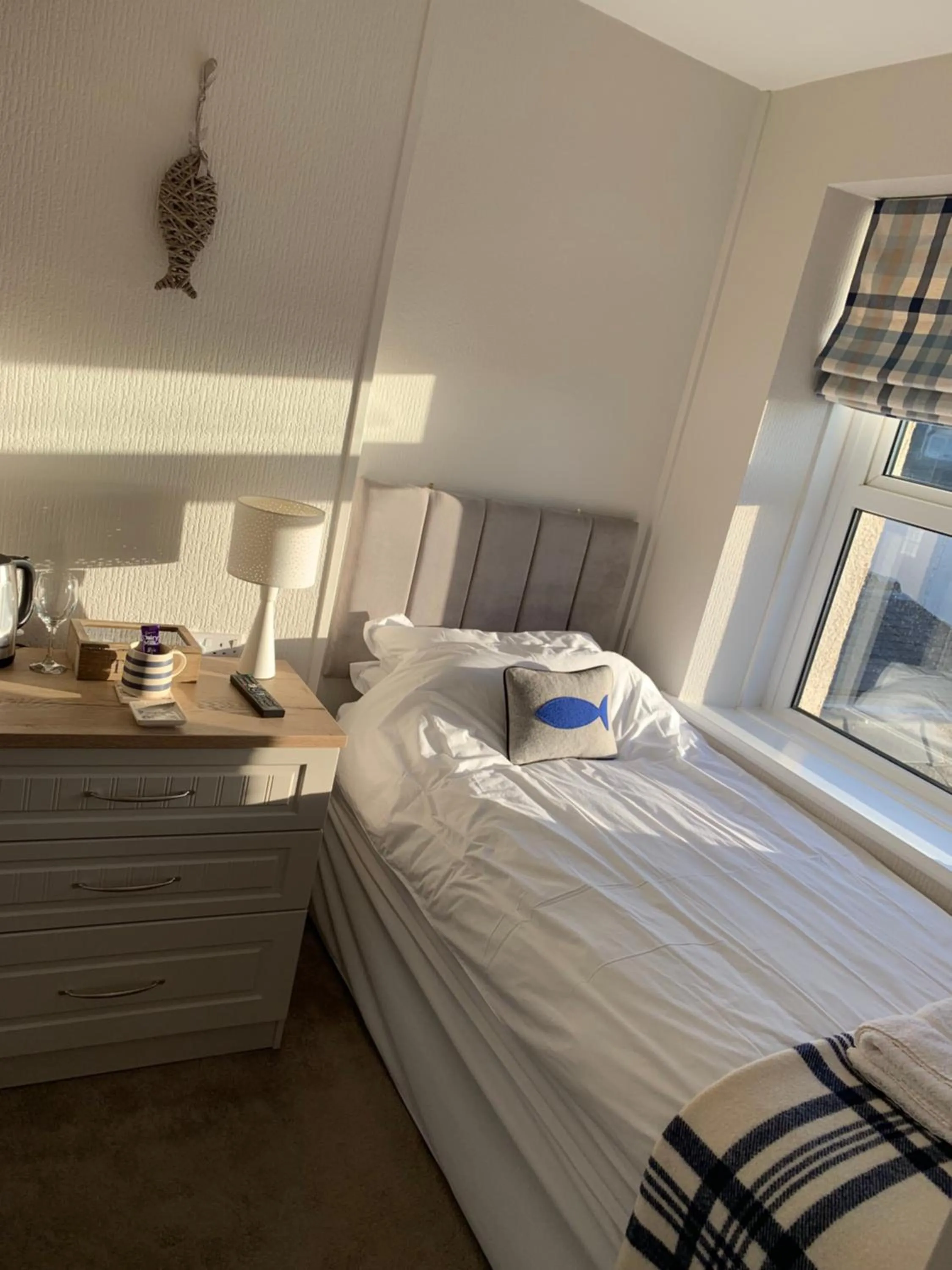 Photo of the whole room, Bed in Sunrise Guest House