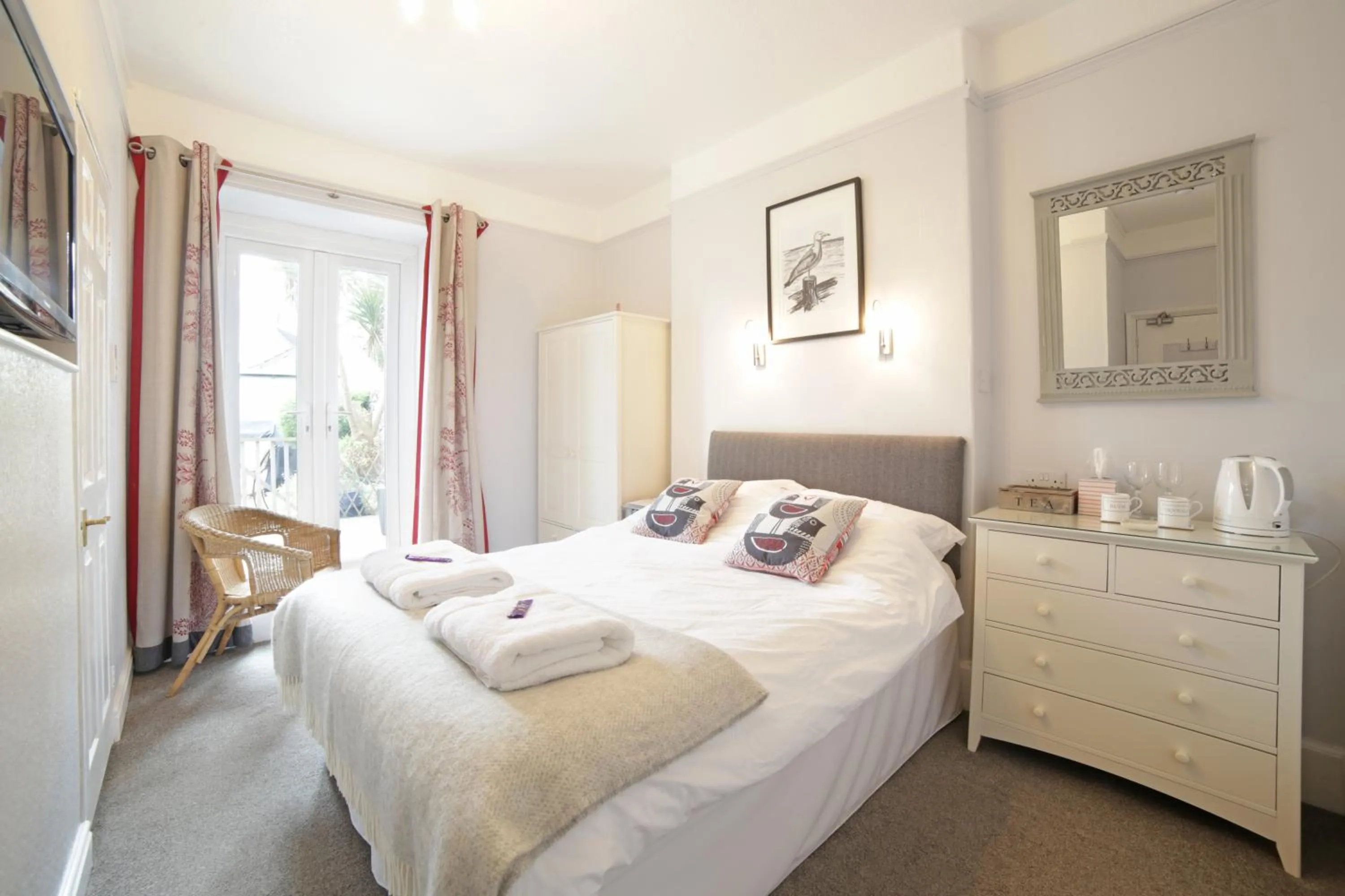 Bedroom, Bed in Sunrise Guest House