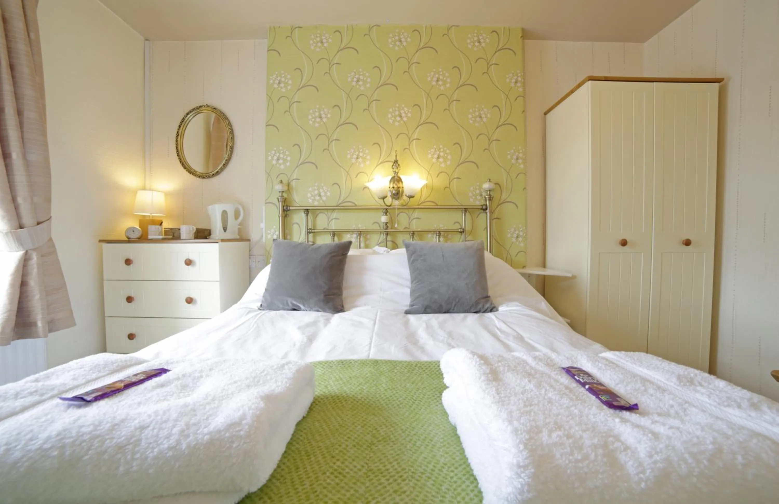 Bedroom, Bed in Sunrise Guest House