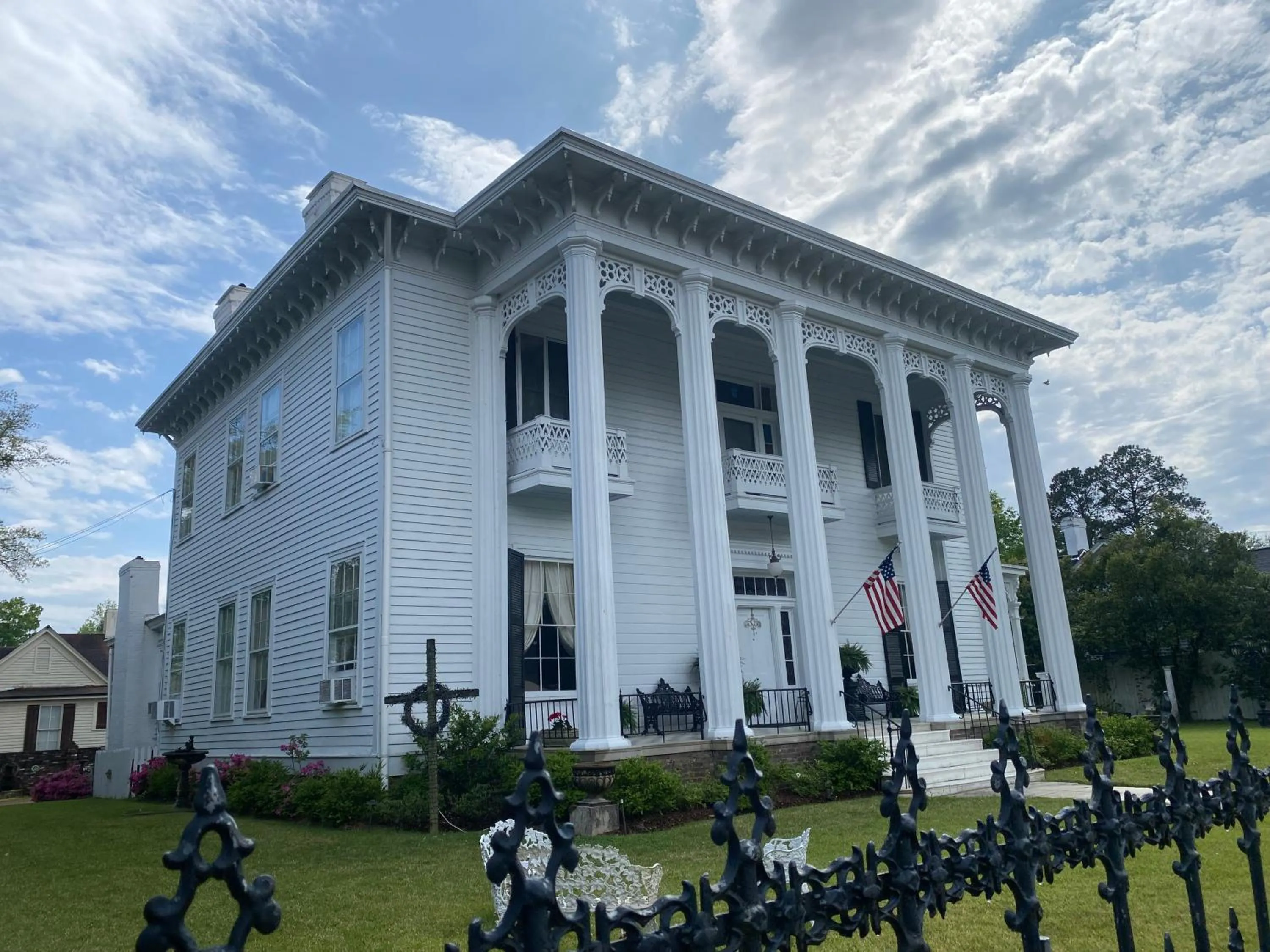 Property building in Shadowlawn Bed and Breakfast